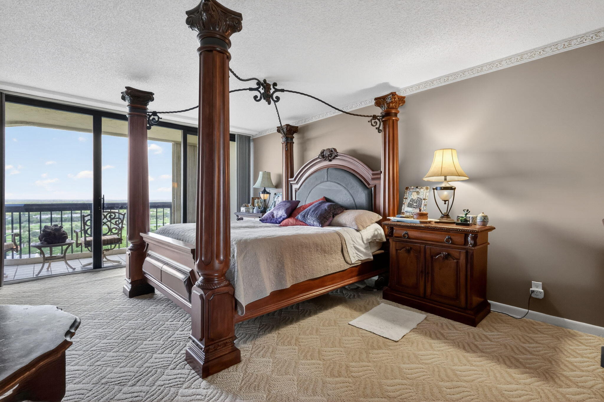 CONSULATE CONDO - Residential
