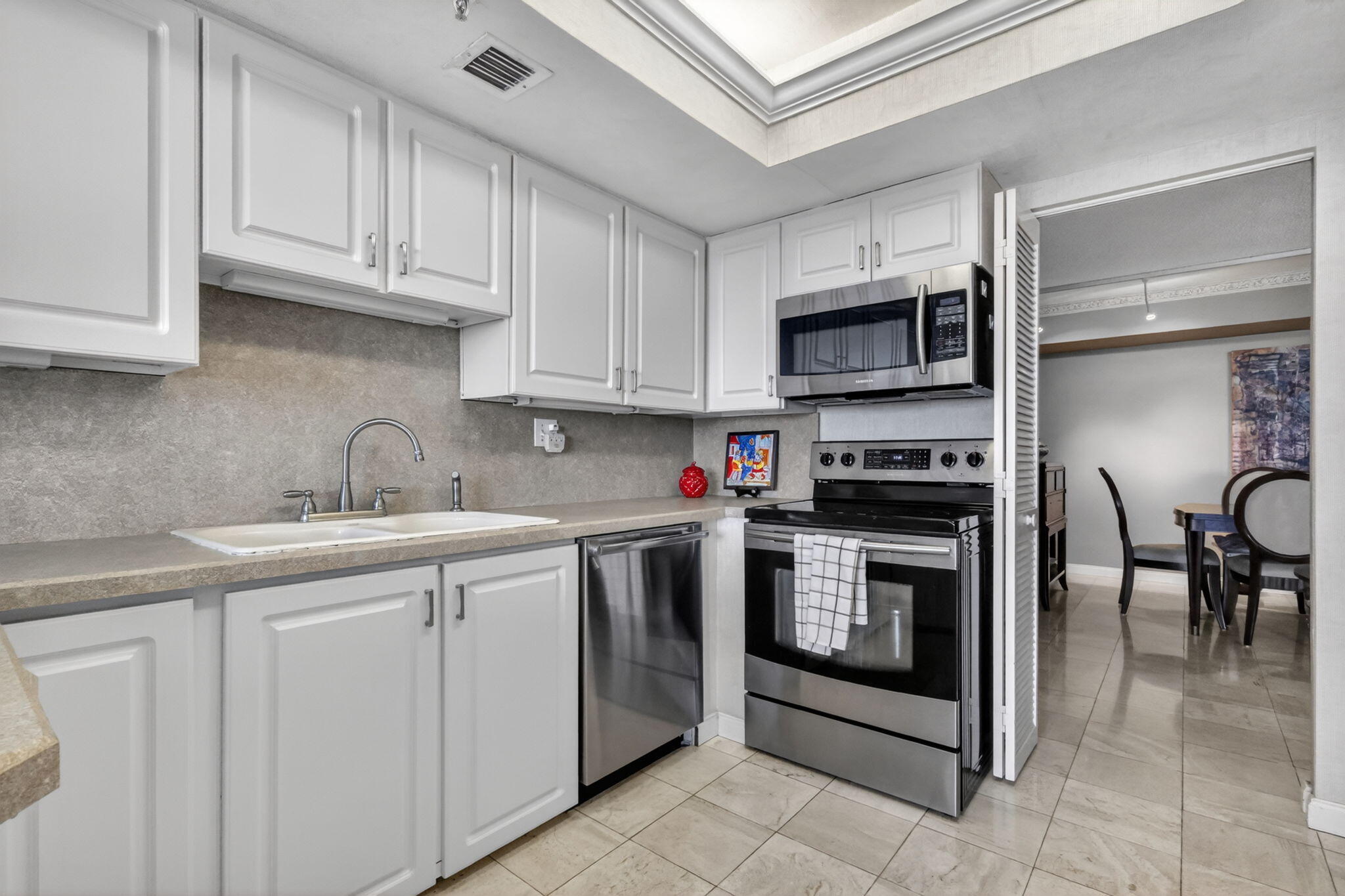 CONSULATE CONDO - Residential