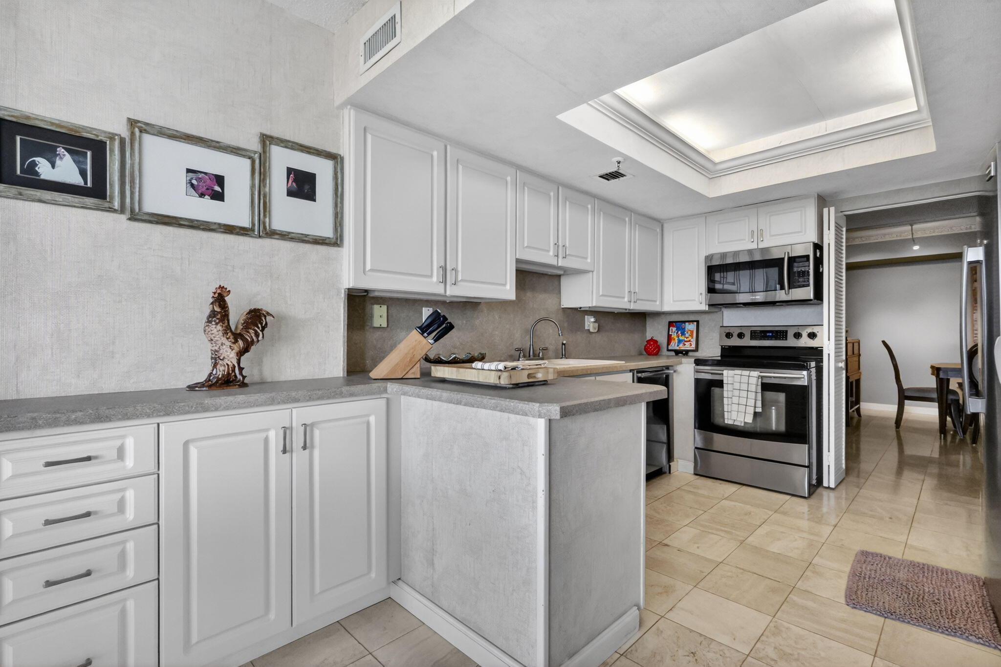 CONSULATE CONDO - Residential