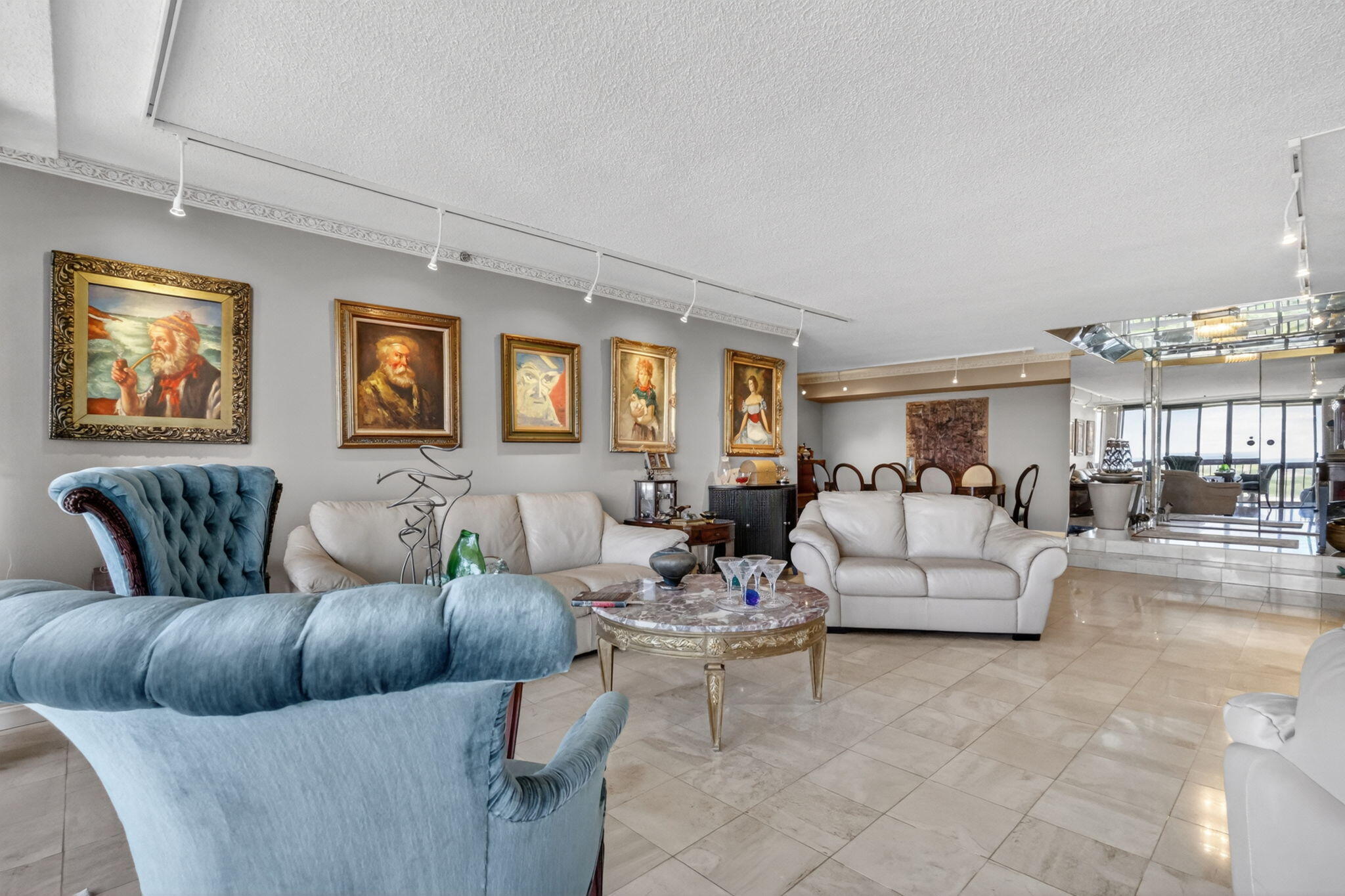 CONSULATE CONDO - Residential