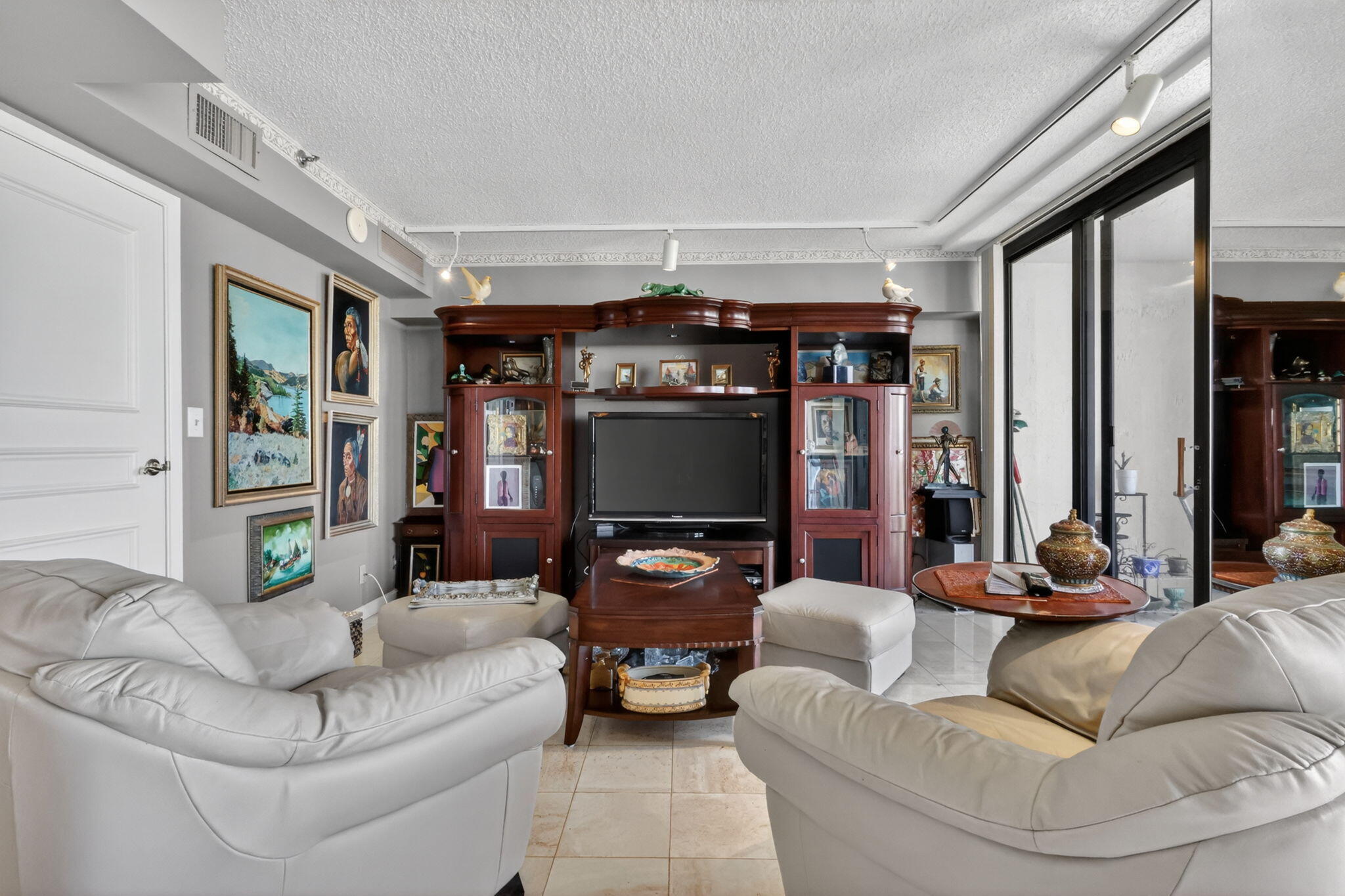 CONSULATE CONDO - Residential