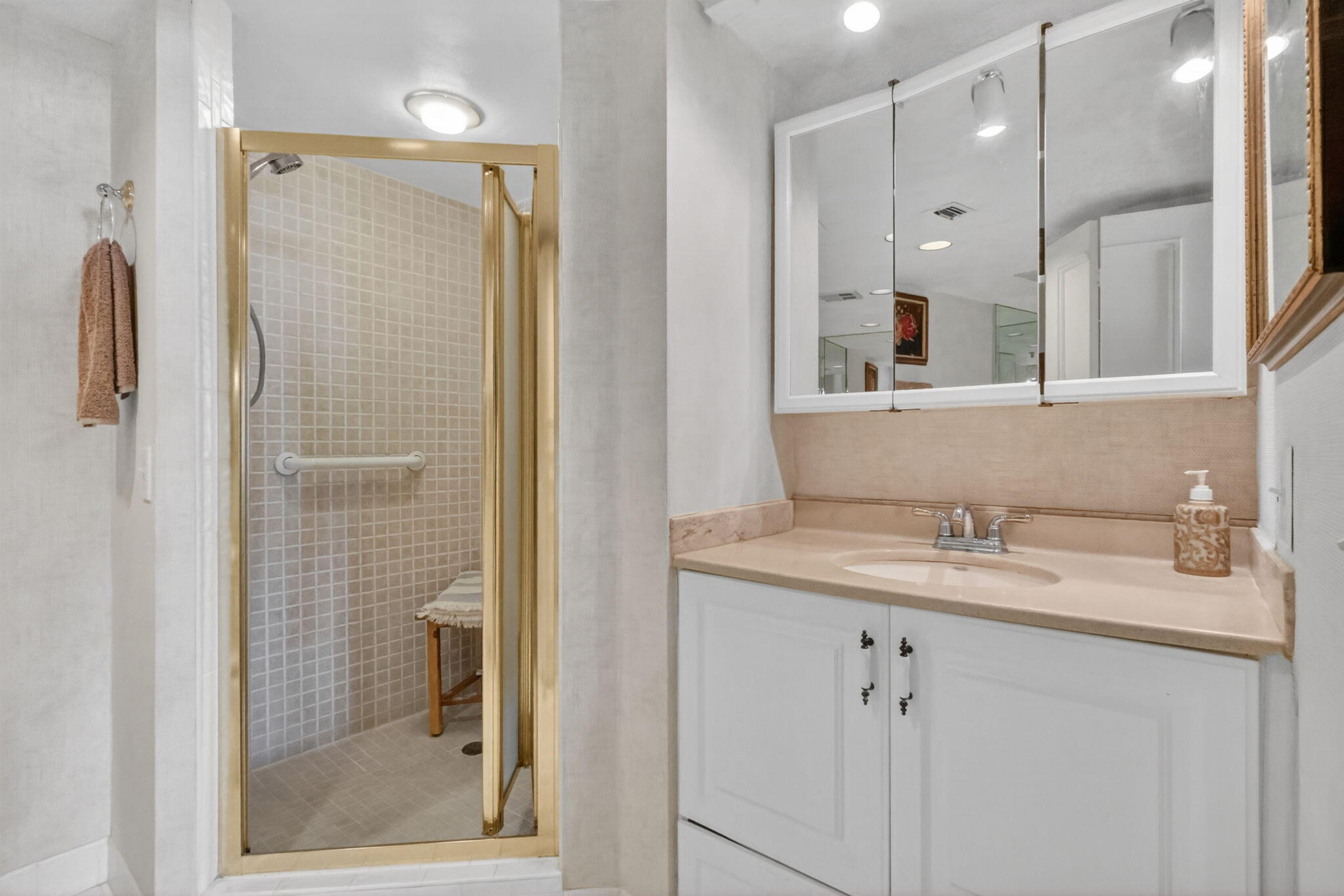 CONSULATE CONDO - Residential