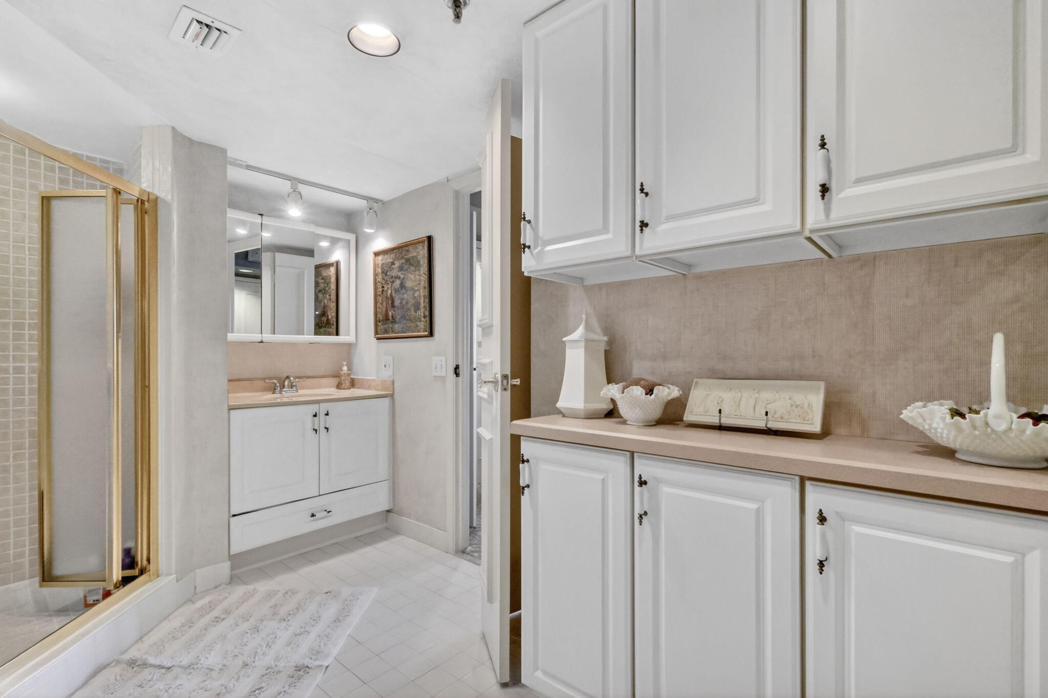 CONSULATE CONDO - Residential