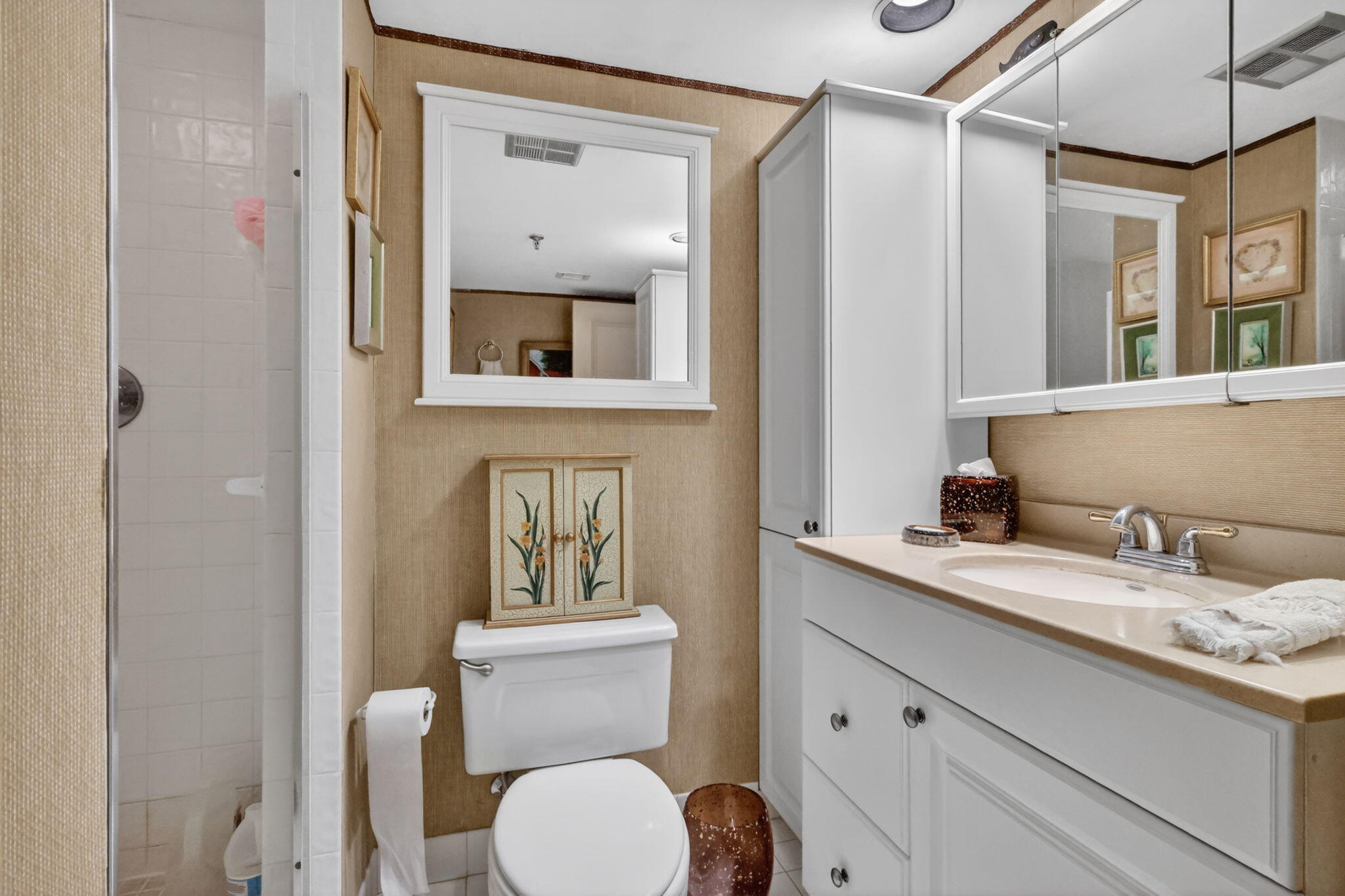 CONSULATE CONDO - Residential