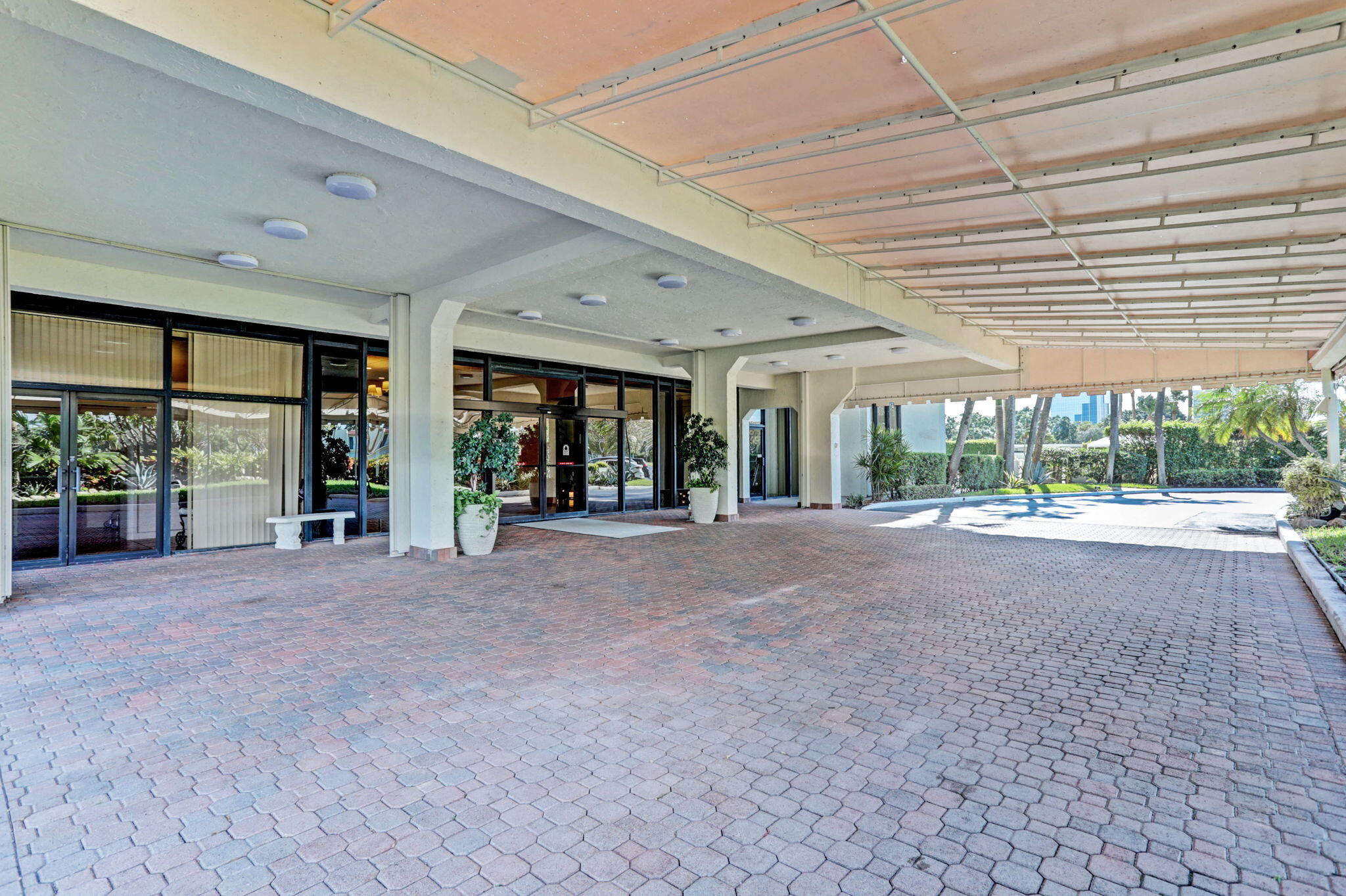 CONSULATE CONDO - Residential