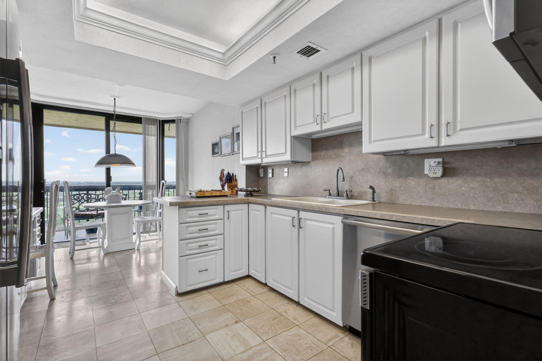 CONSULATE CONDO - Residential