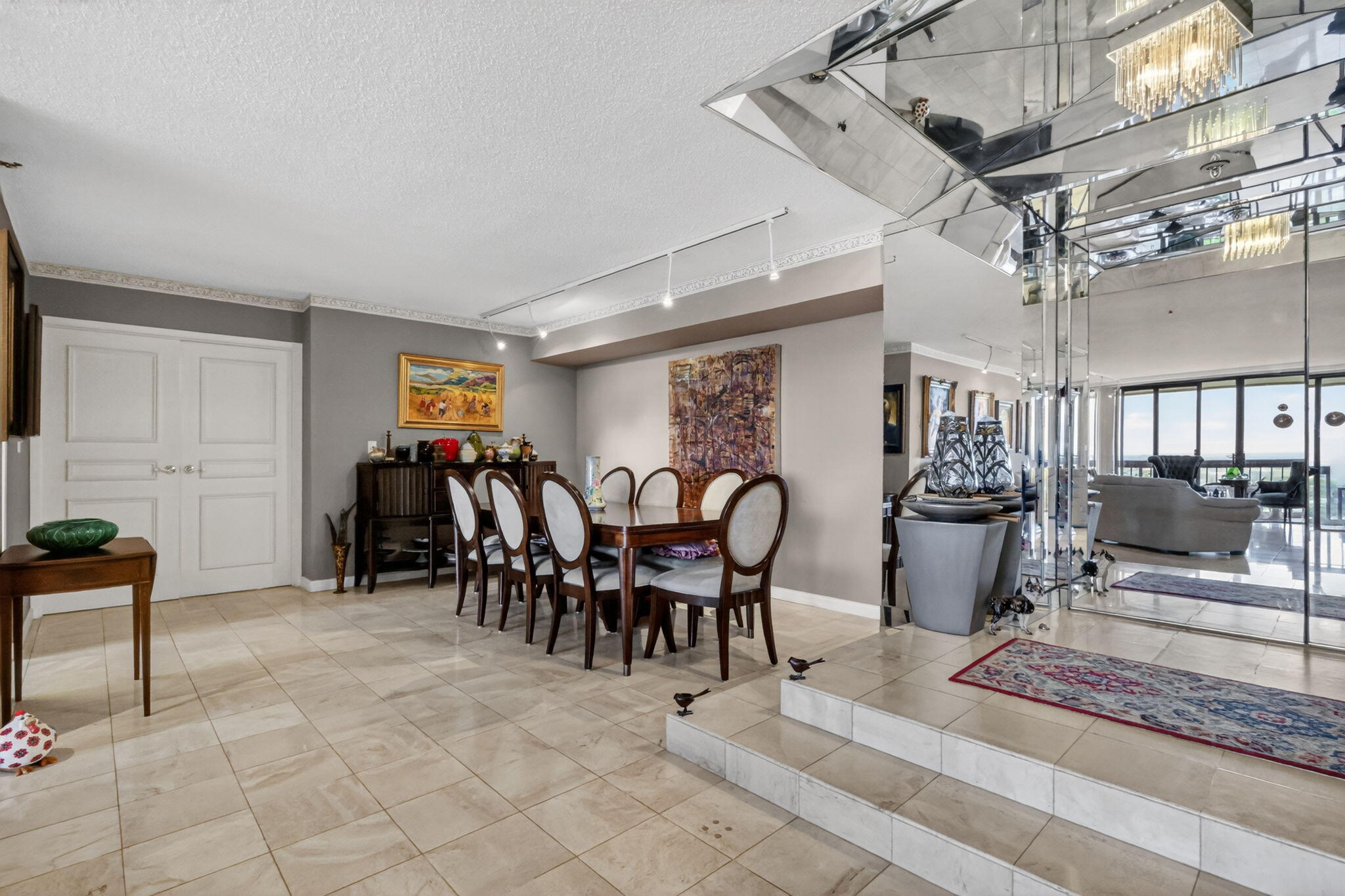 CONSULATE CONDO - Residential