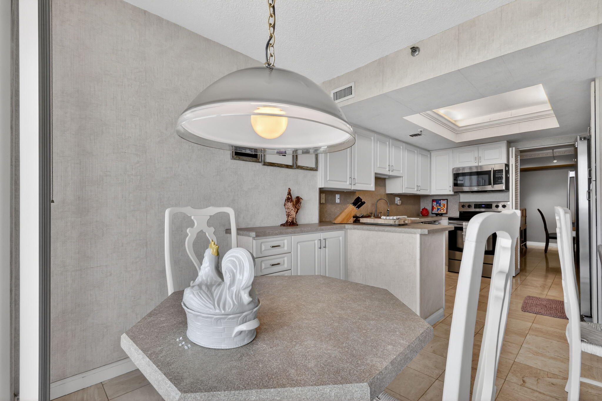 CONSULATE CONDO - Residential