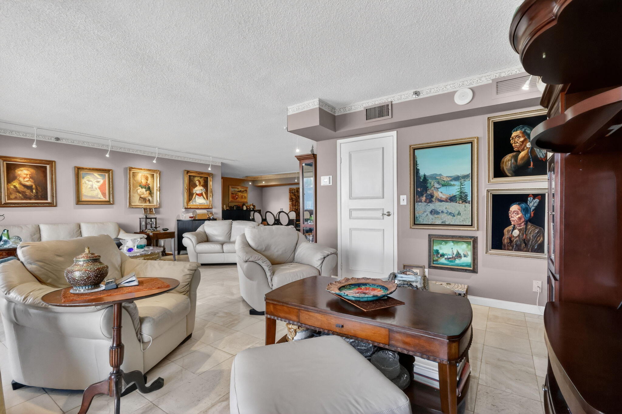 CONSULATE CONDO - Residential