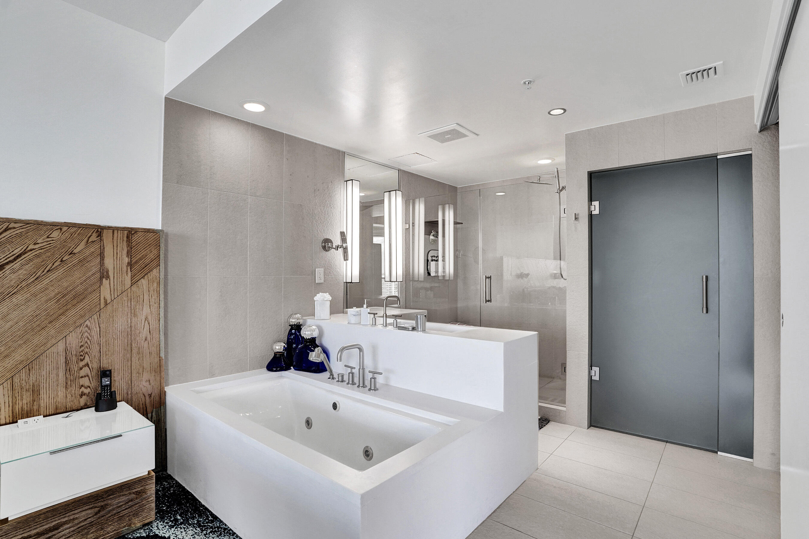 FORT LAUDERDALE RESIDENCES CONDO - Residential