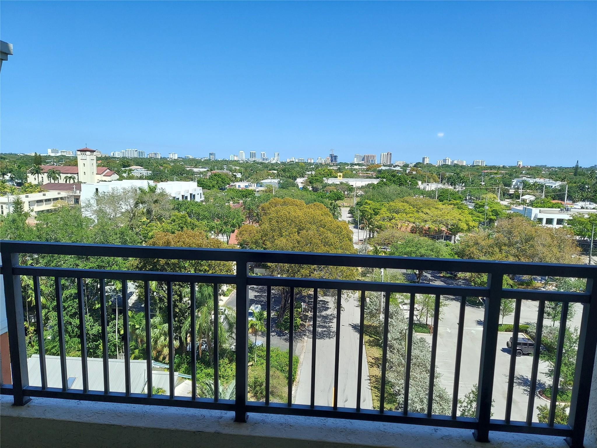 UNIT HAS A FABULOUS VIEW ALL THE WAY TO THE OCEAN. BEAUTIFULLY UPGRADED WITH CERAMIC FLOORING THROUGHOUT, WHITE KITCHEN CABINETS WITH GRANTIE COUNTERTOPS AND STAINLESS-STEEL APPLIANCES. FULL SIZED WASHER/DRYER IN THE UNIT. THE WAVERLY HAS SO MANY UPDATED AMENITIES, NEW LOBBIES, ELEVATORS, MAILBOXES, PM ROOM WITH POOL TABLE, PING PONG TABLE, FOOSBALL TABLE, MOVIE THEATER, KITCHEN, ETC. THERE ARE BBQ GRILLS ON THE POOL DECK. LOCATED 5 MINUTES FROM I95, 5 MINUTES FROM 595, 5 MINUTES TO THE BEACH, 10 MINUTES TO THE AIRPORT, 5 MINUTES TO BRIGHTLINE. ADDRESS IS ELIGIBLE FOR BEACH PERMIT ($75/YR + TAX). RENTERS INSURANCE IS REQUIRED.