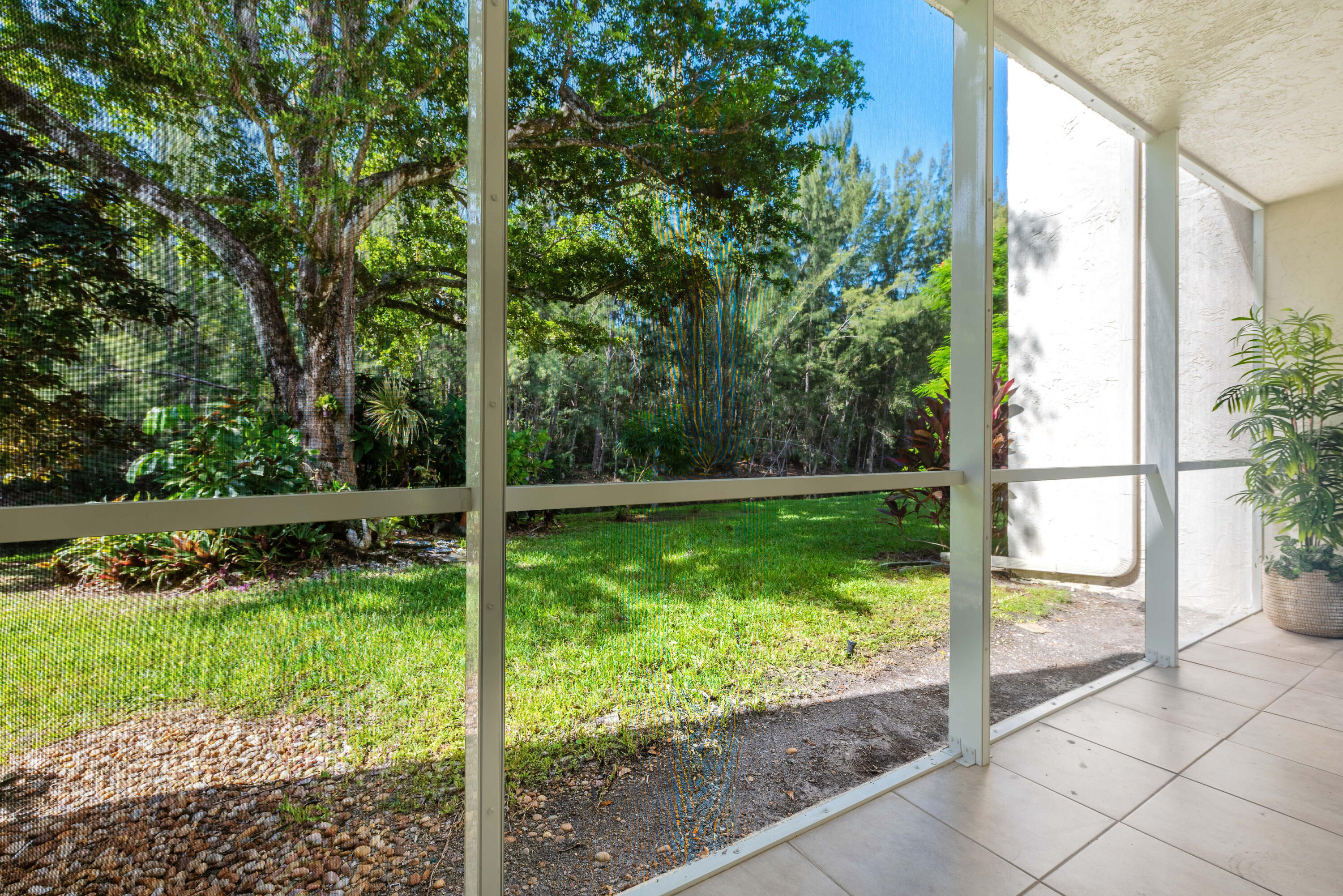 GOLDEN LAKES VILLAGE CONDO E - Residential