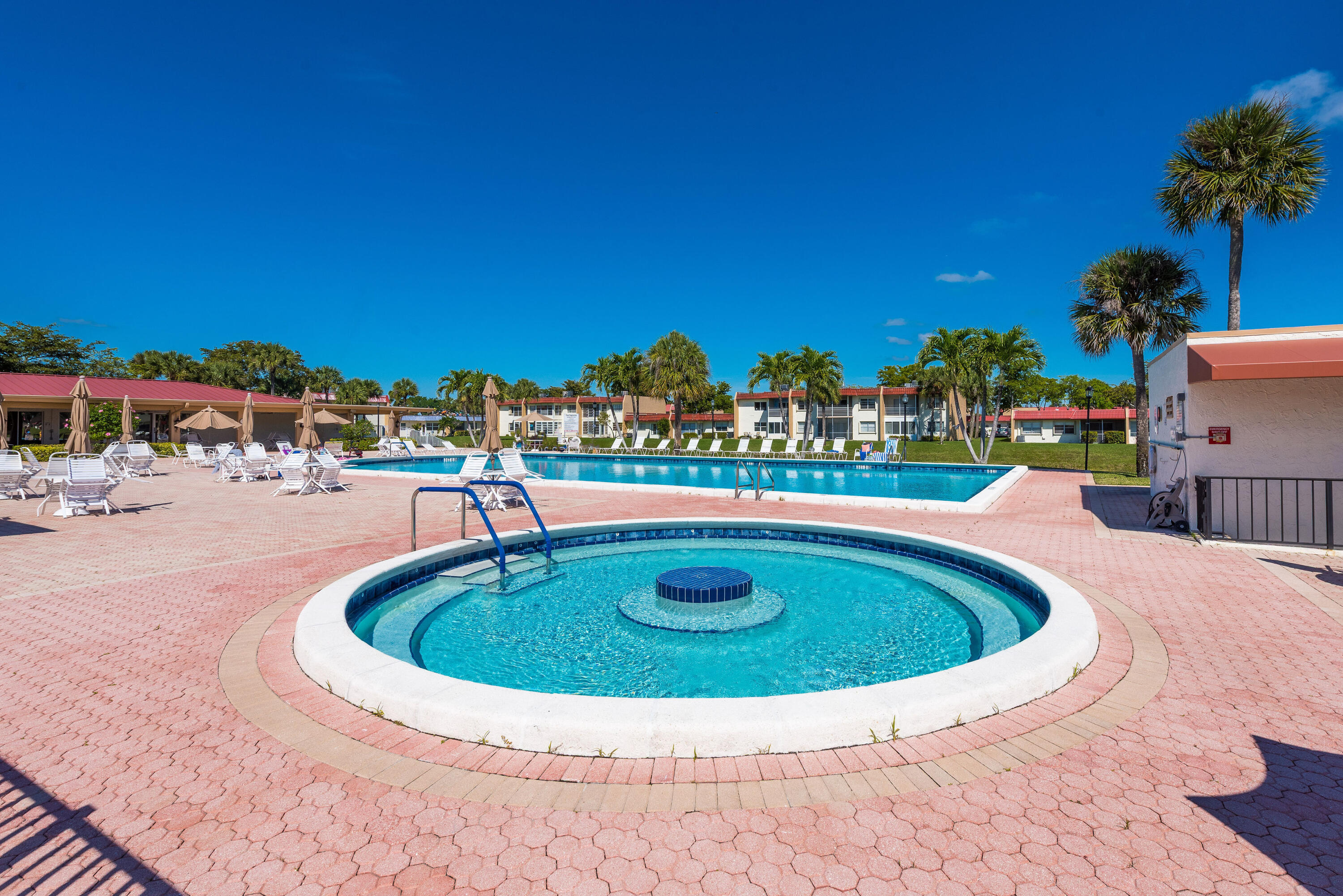 GOLDEN LAKES VILLAGE CONDO E - Residential