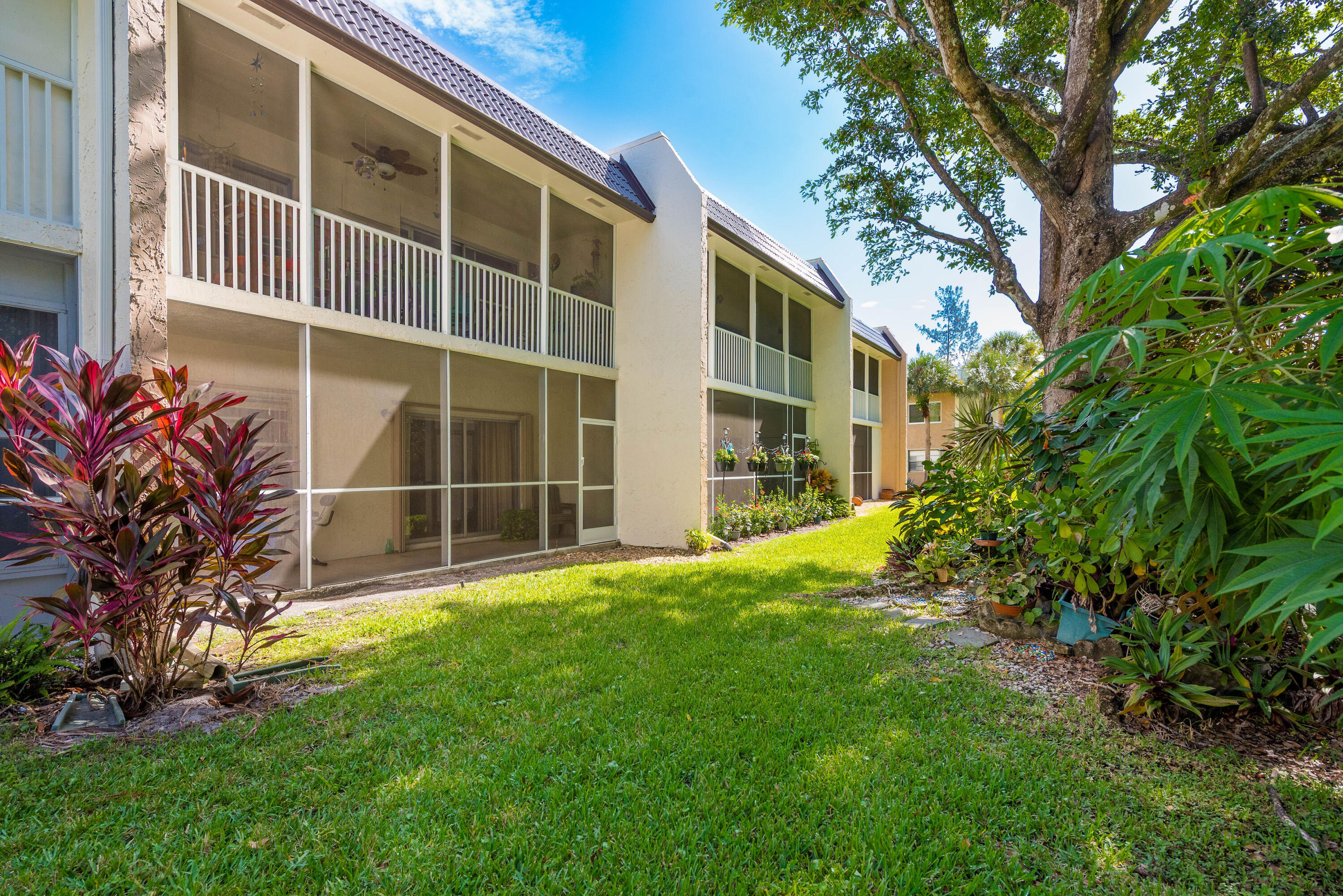 GOLDEN LAKES VILLAGE CONDO E - Residential