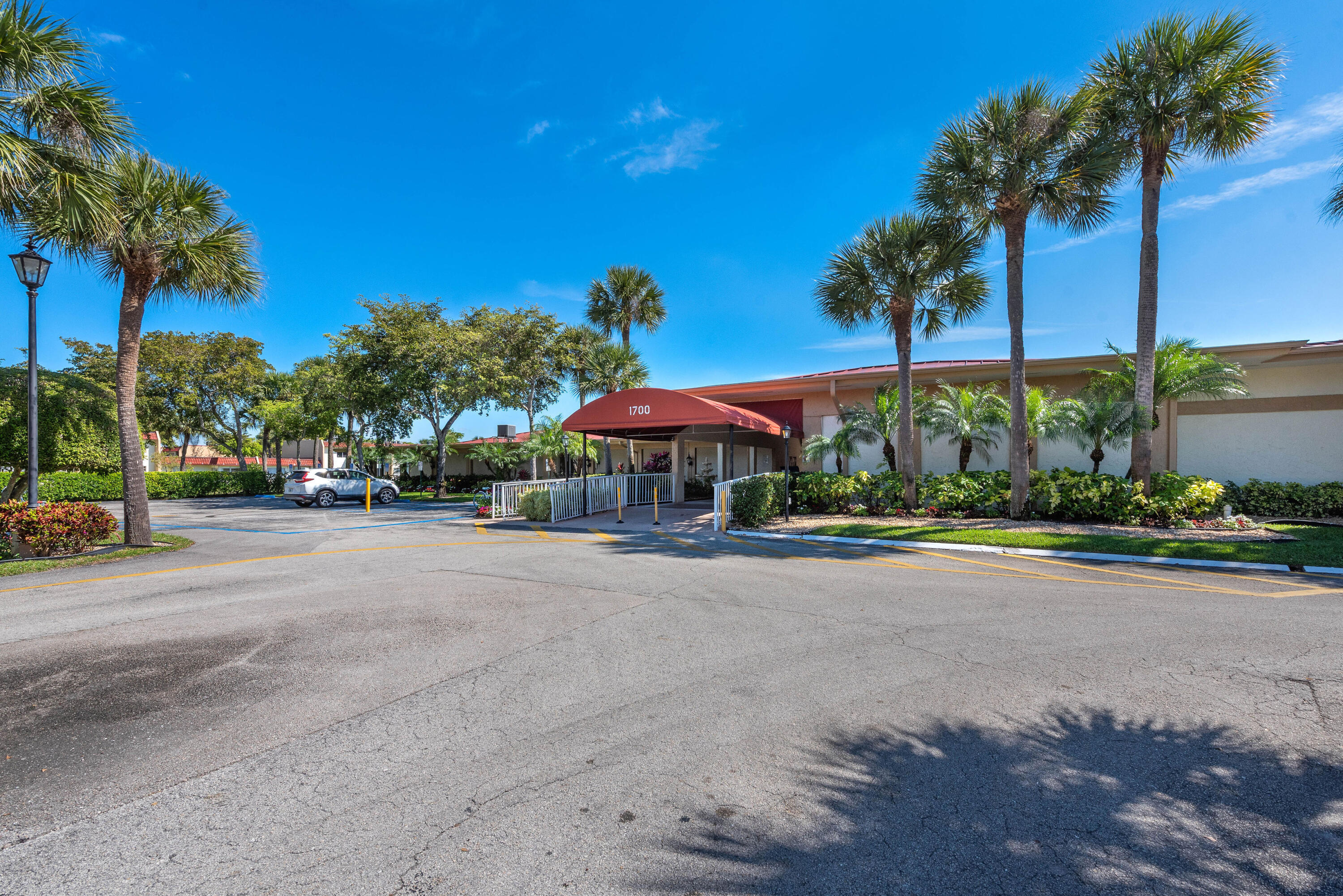 GOLDEN LAKES VILLAGE CONDO E - Residential