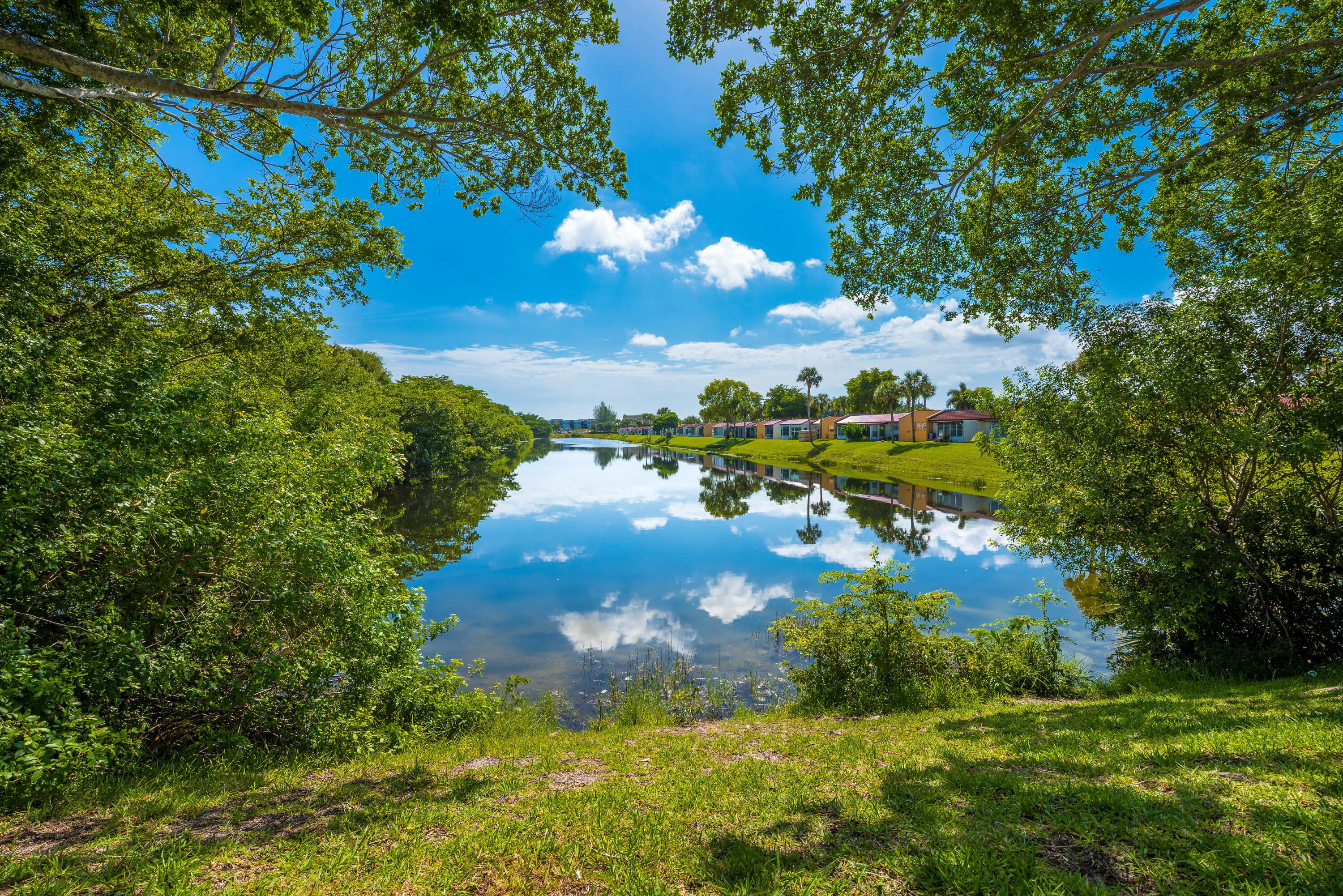 GOLDEN LAKES VILLAGE CONDO E - Residential