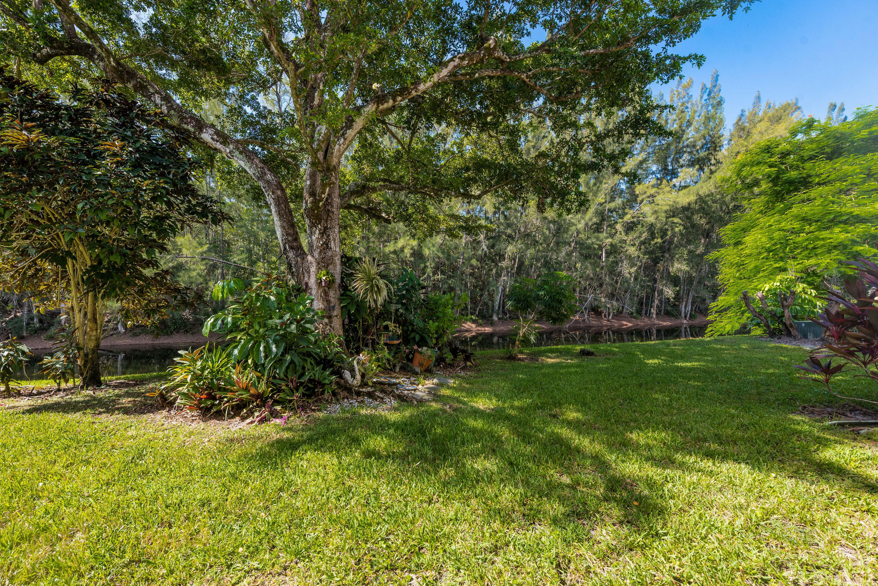 GOLDEN LAKES VILLAGE CONDO E - Residential