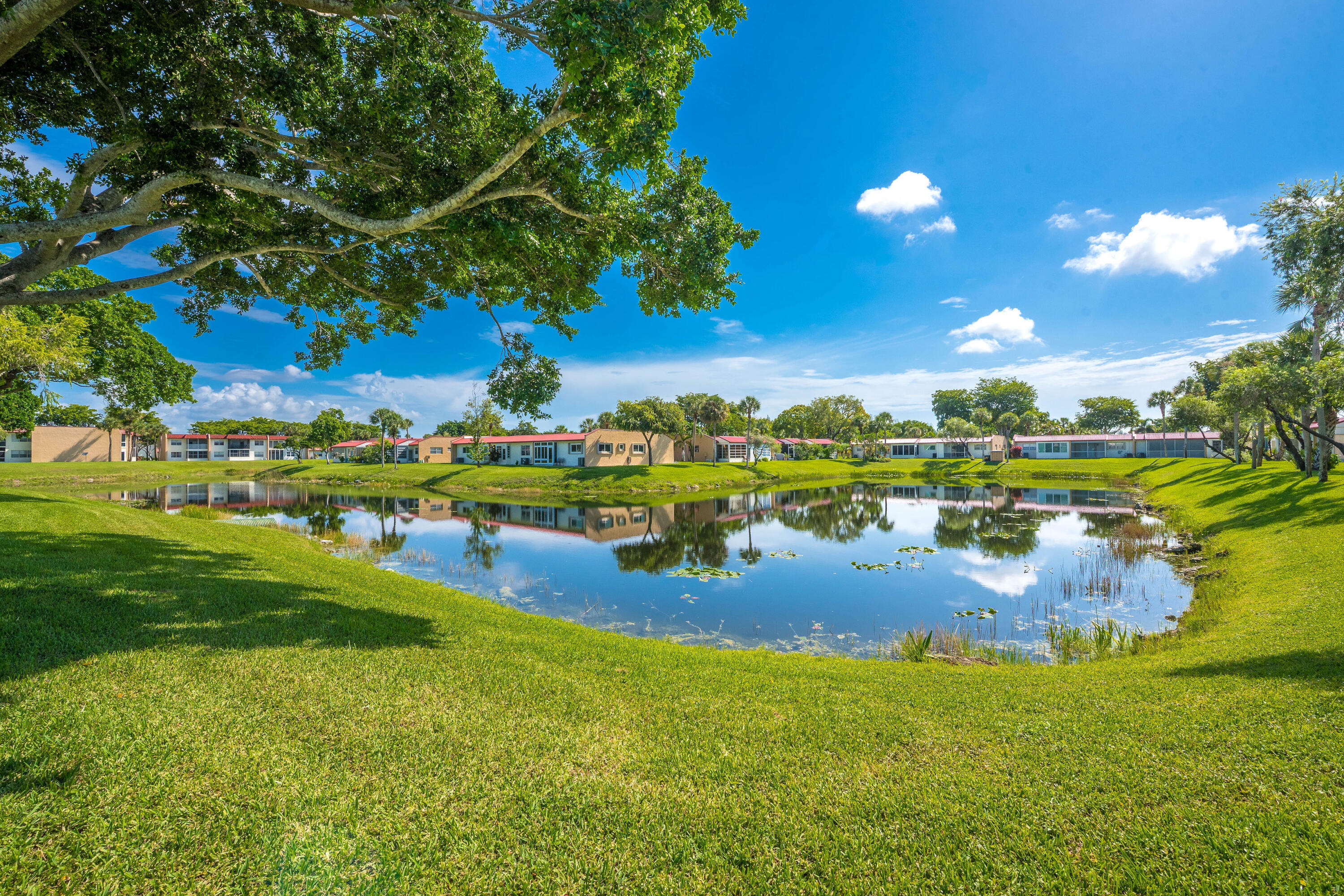 GOLDEN LAKES VILLAGE CONDO E - Residential
