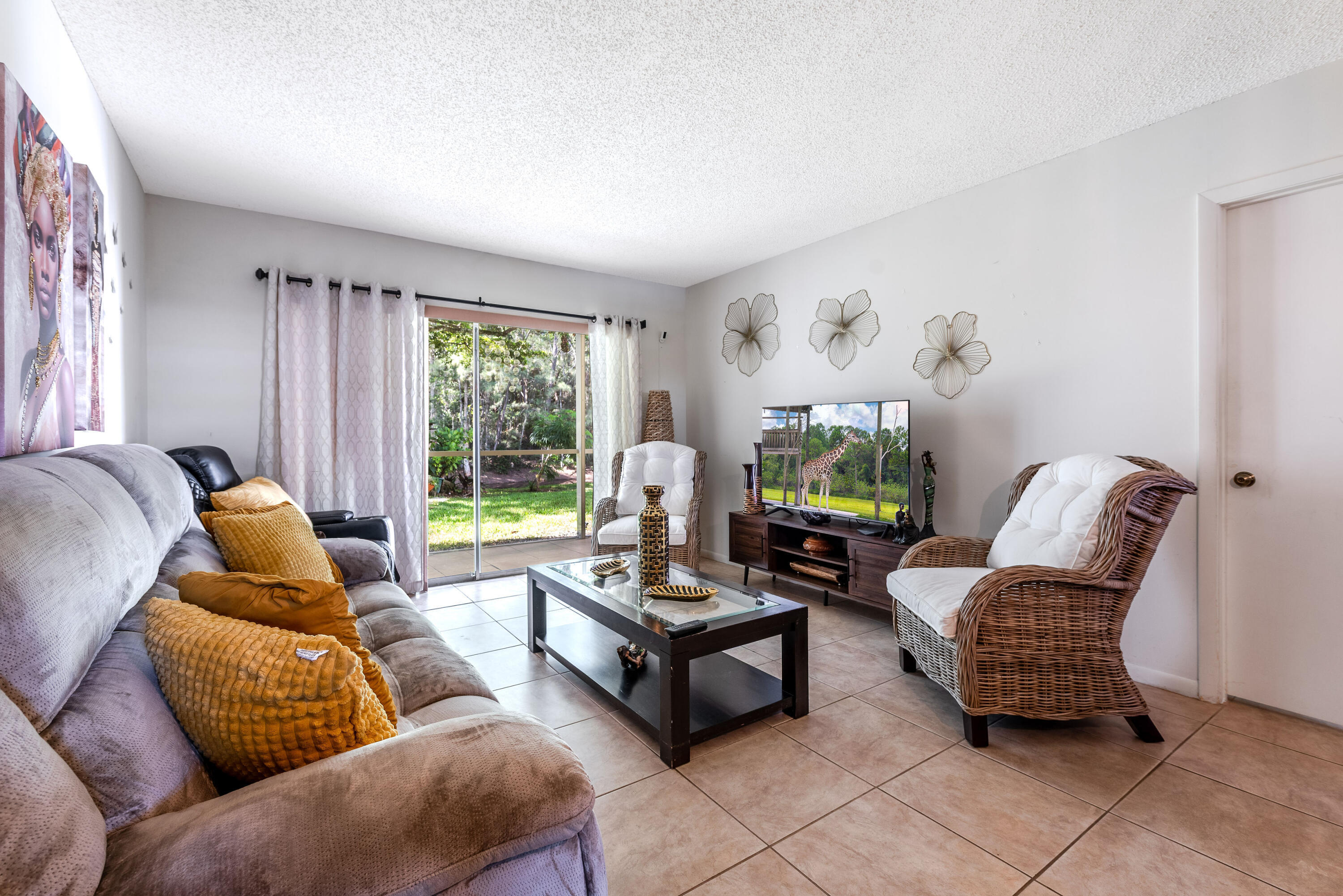 GOLDEN LAKES VILLAGE CONDO E - Residential