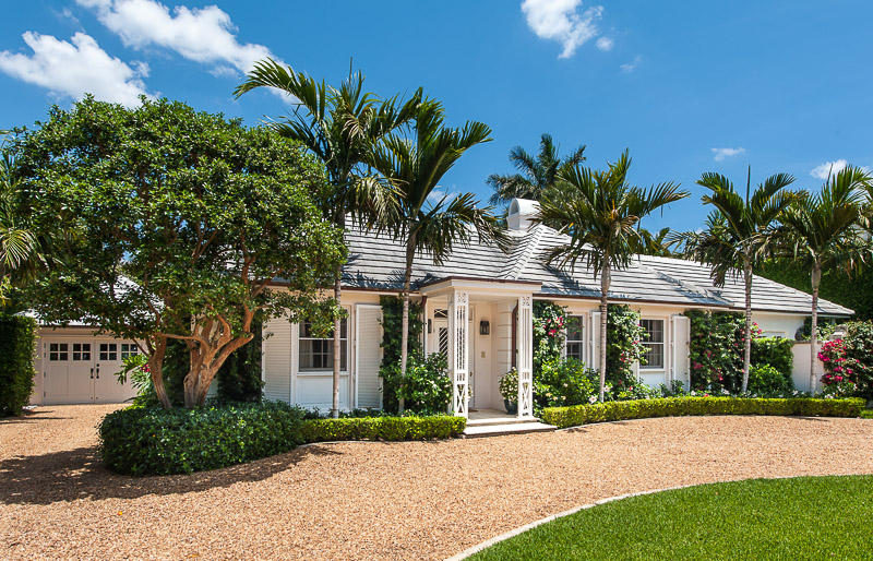 Charming, newly renovated, Bermuda single story home.