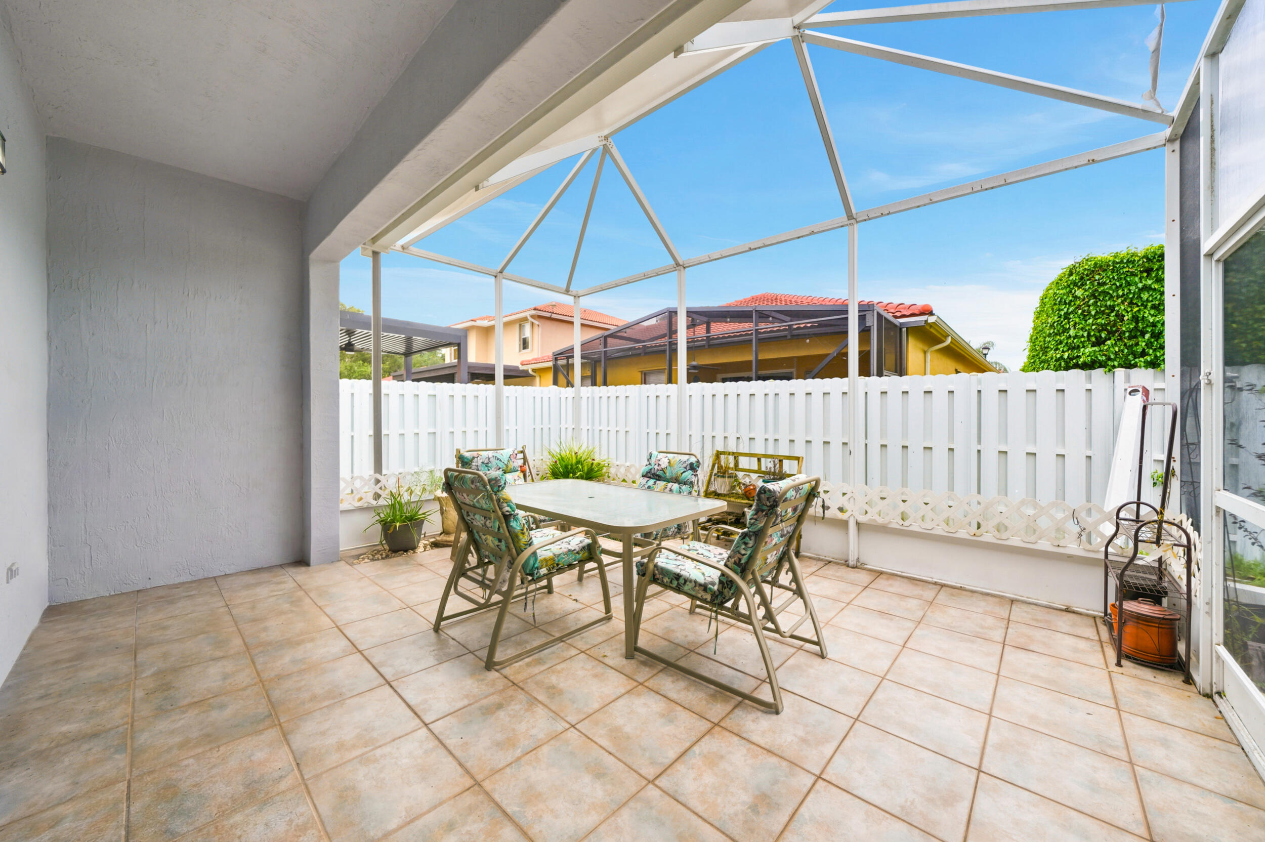 EMERALD COURTS - OPAL CREEK - Residential