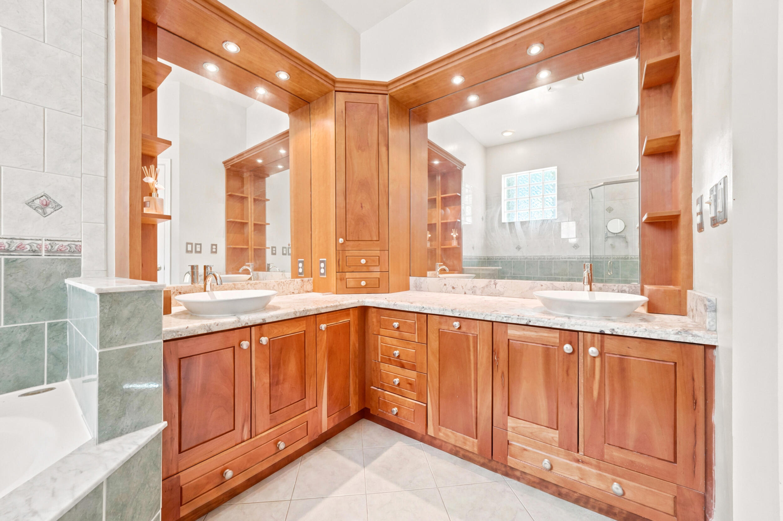 EMERALD COURTS - OPAL CREEK - Residential