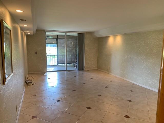 PALM LAKES - Residential