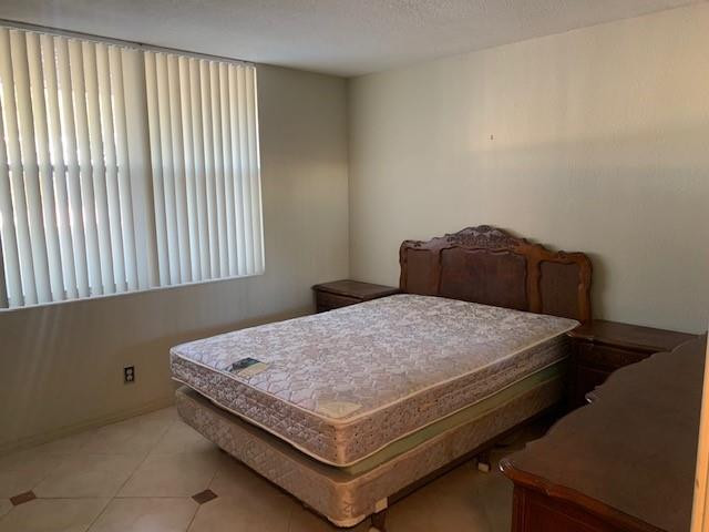 PALM LAKES - Residential