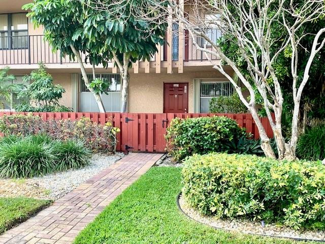 PALM LAKES - Residential