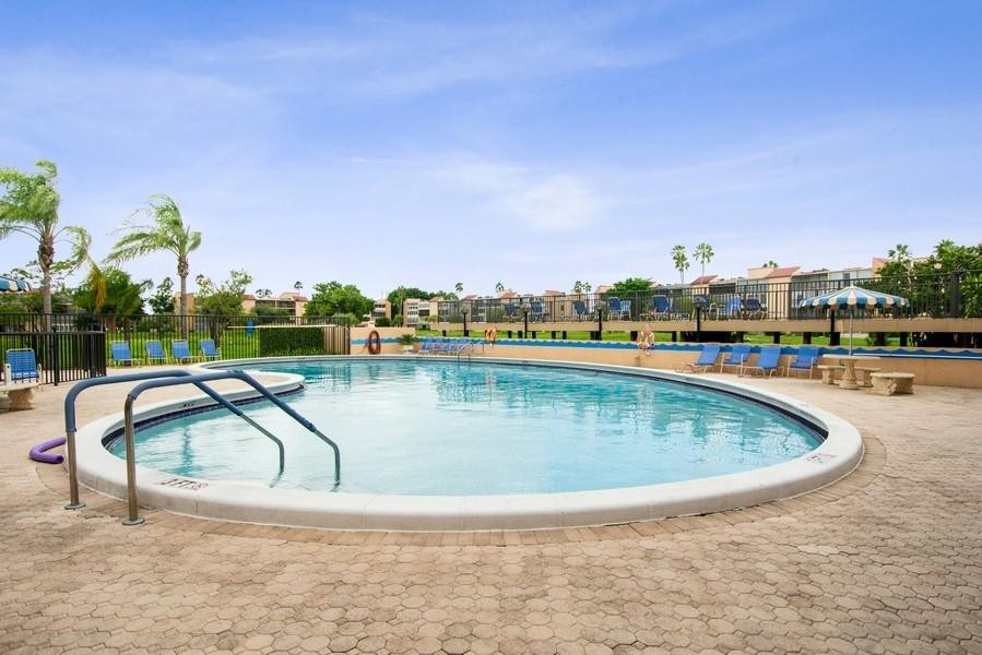 PALM LAKES - Residential