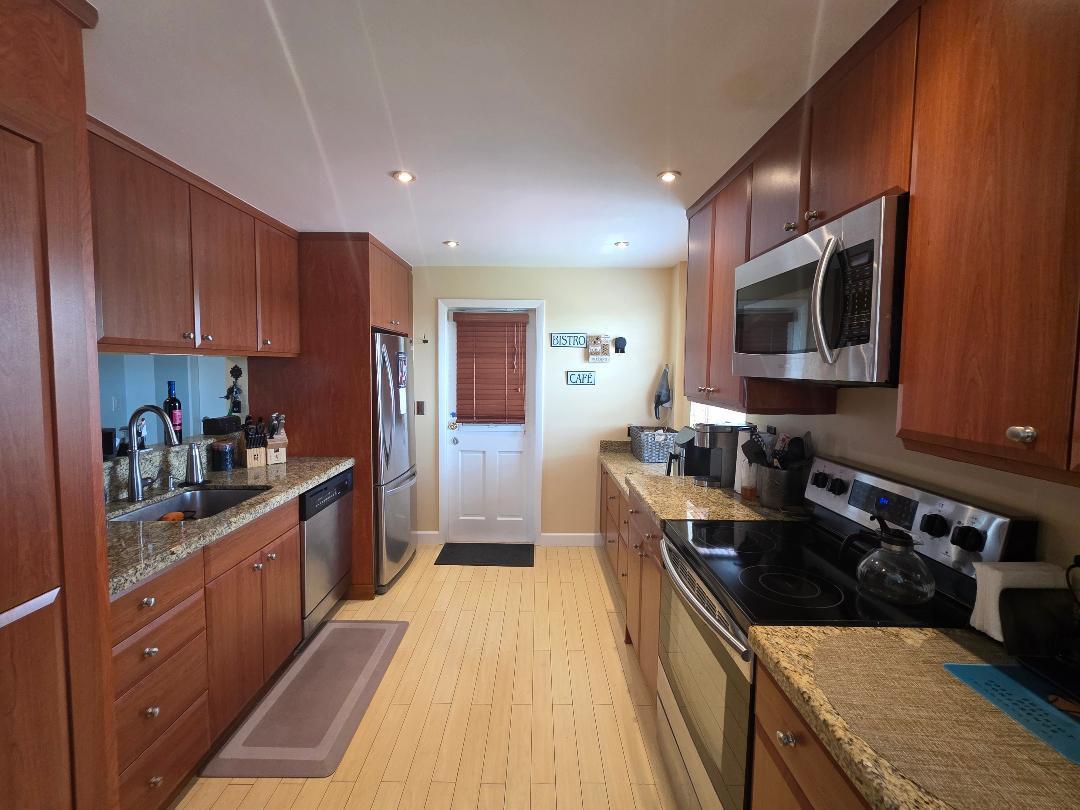 BRIARWOOD CLUB CONDO 4 - Residential