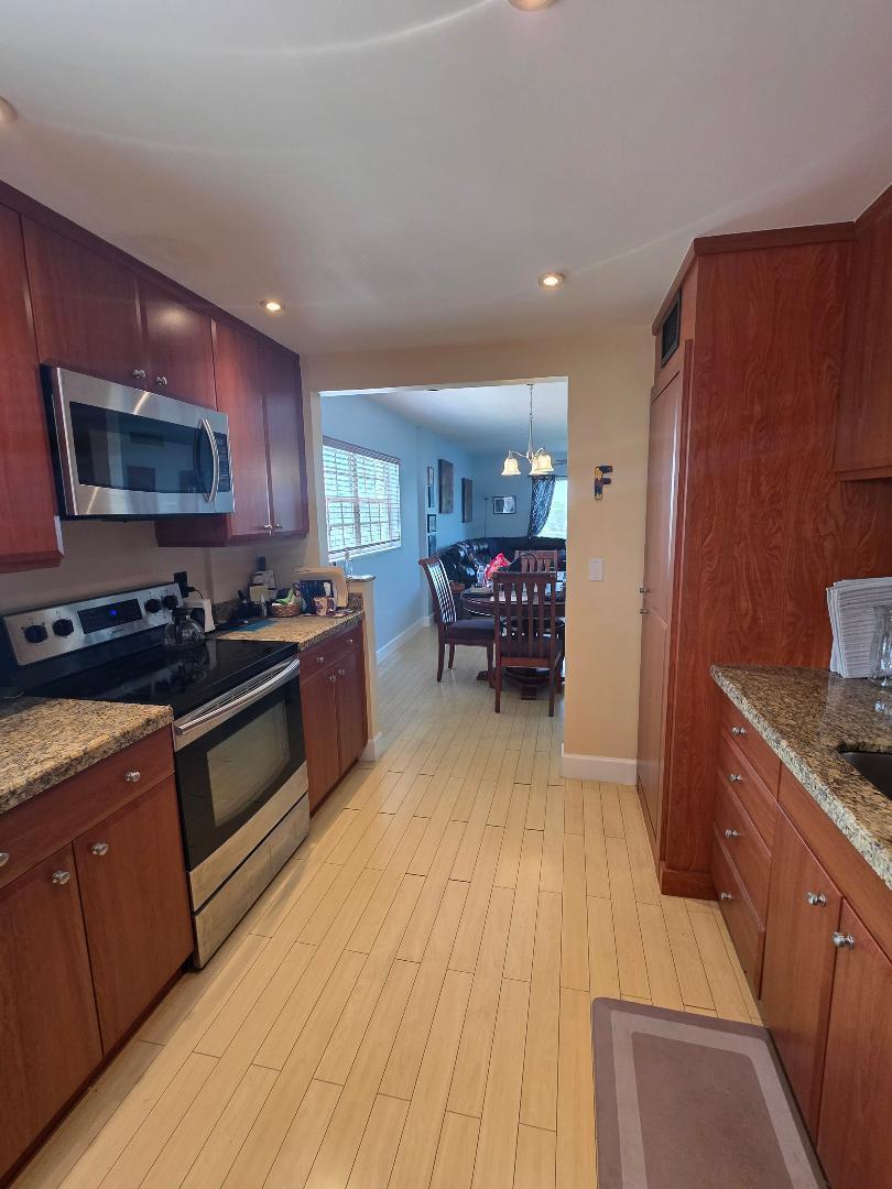 BRIARWOOD CLUB CONDO 4 - Residential