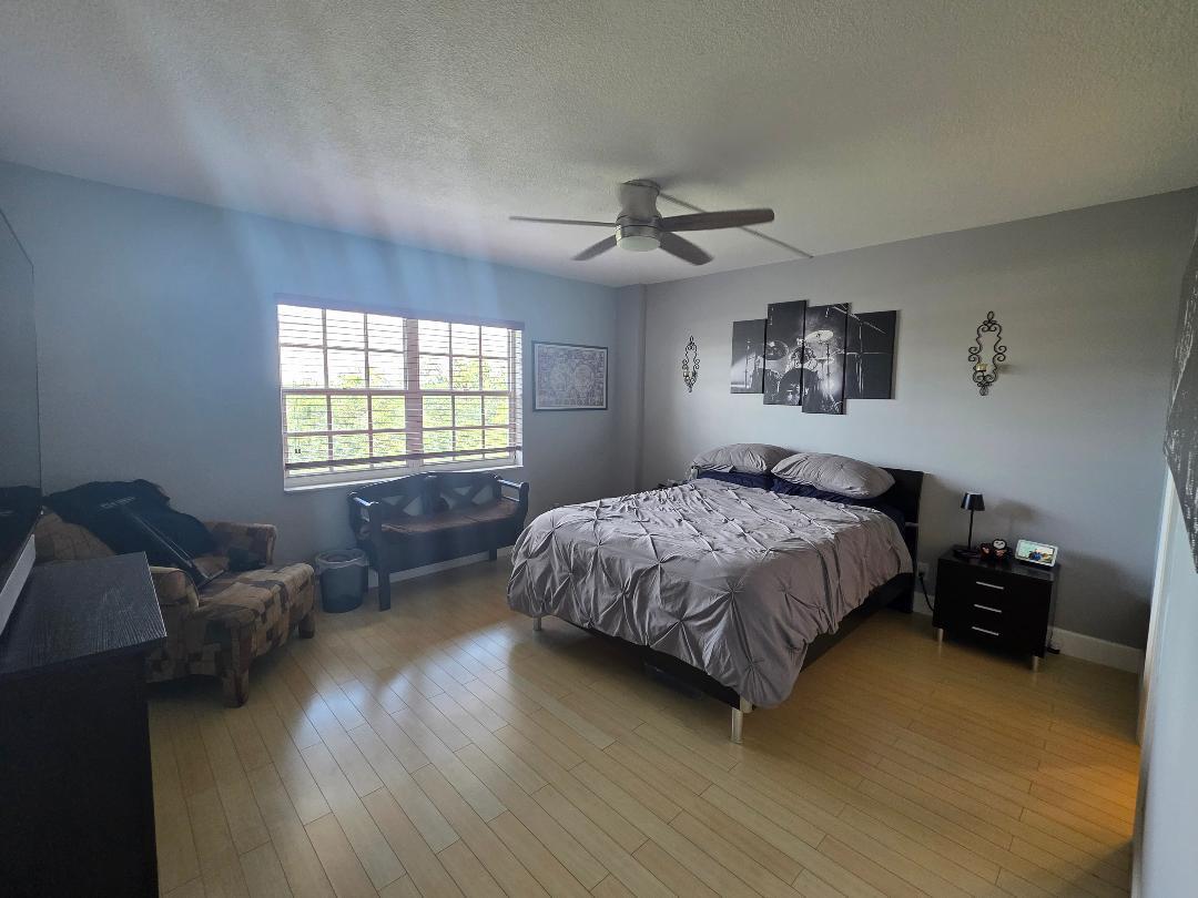 BRIARWOOD CLUB CONDO 4 - Residential
