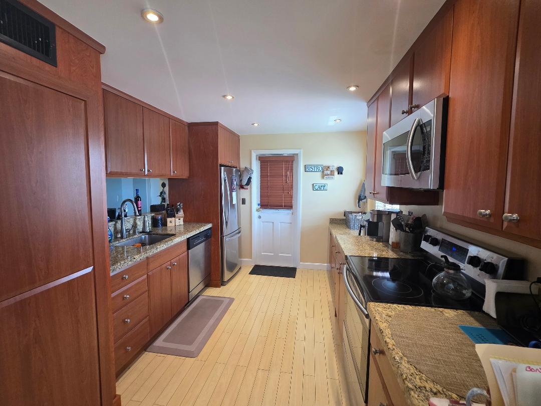 BRIARWOOD CLUB CONDO 4 - Residential