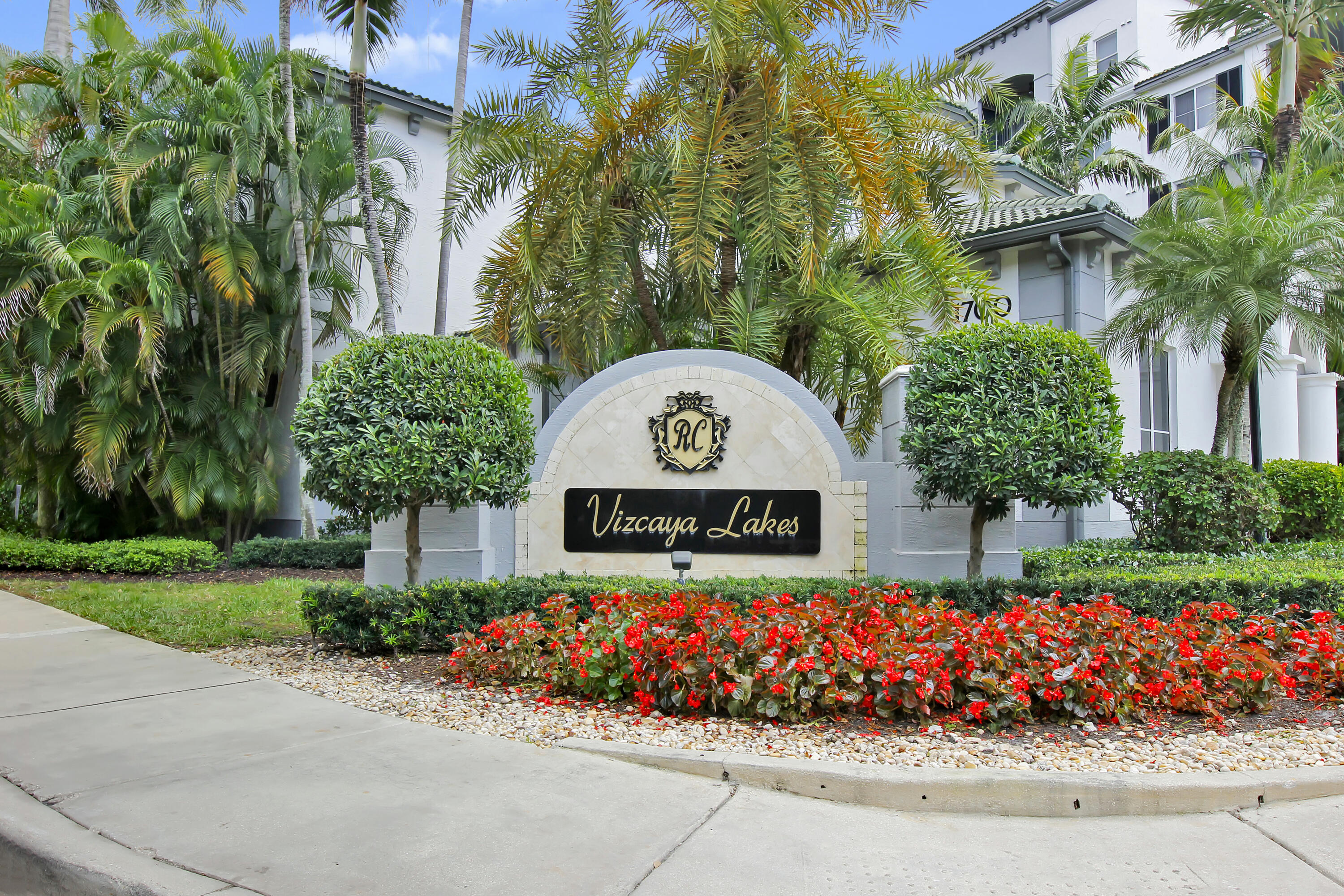 VIZCAYA LAKES CONDO - Residential