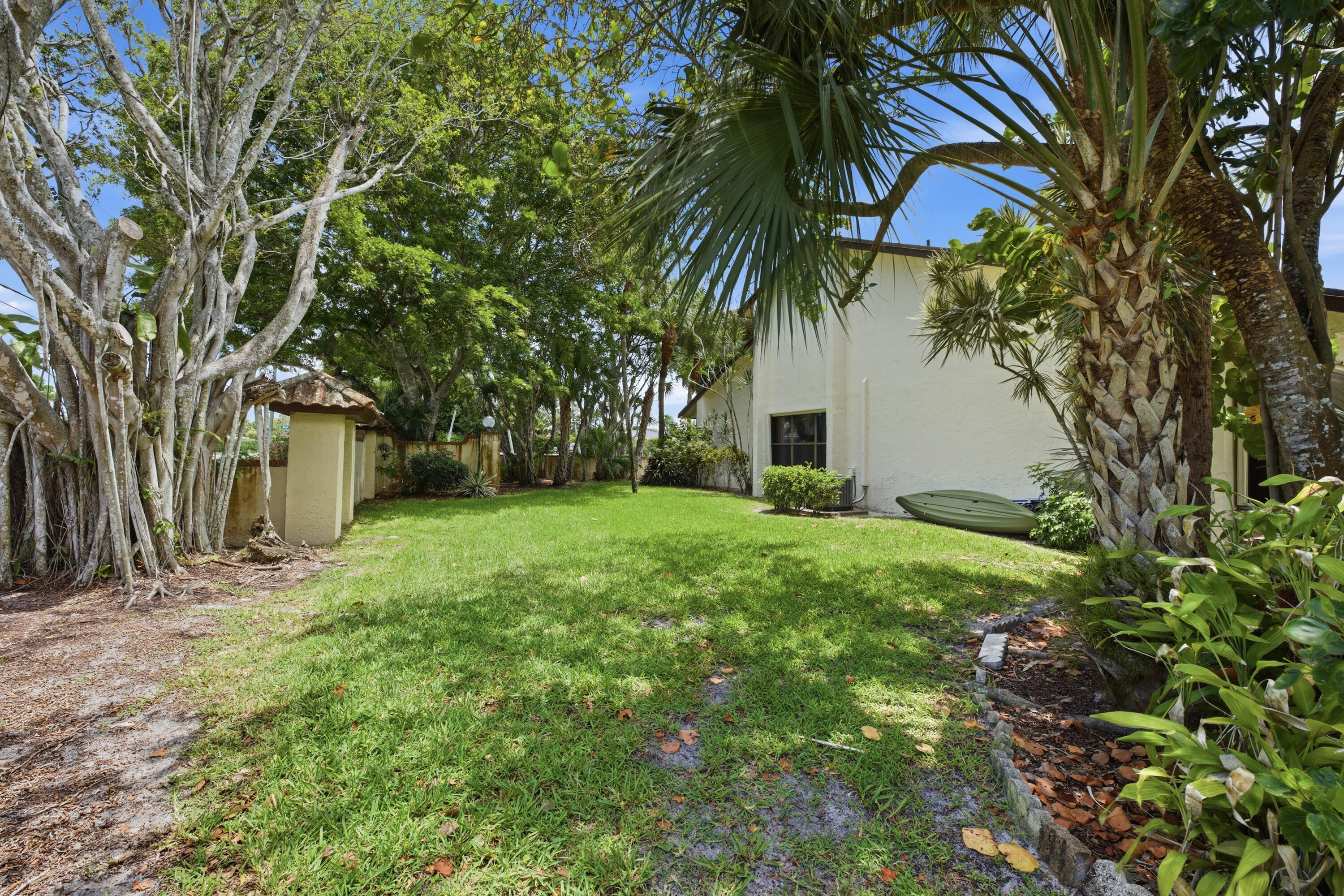 MEED RACQUET CLUB 4 - Residential