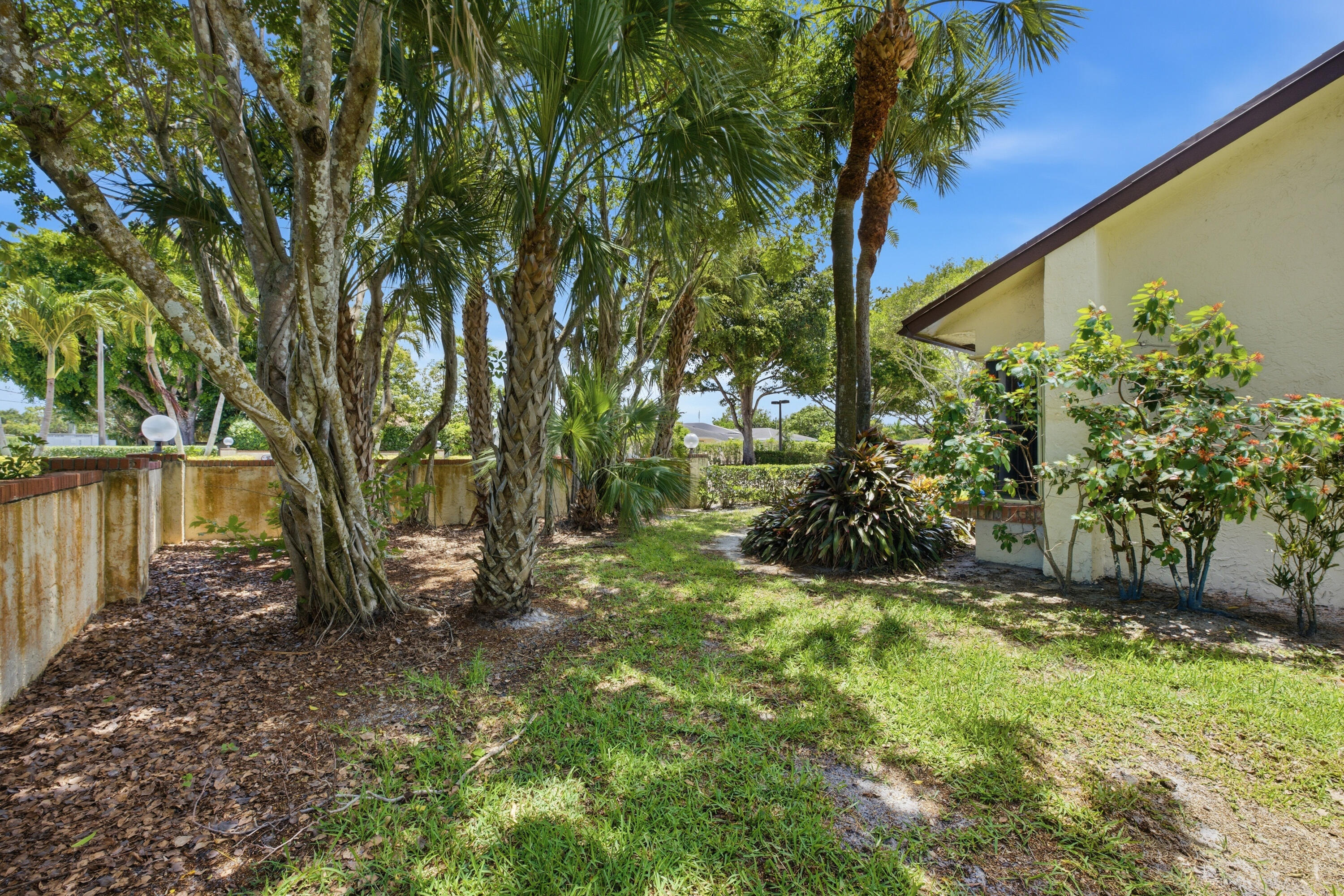 MEED RACQUET CLUB 4 - Residential