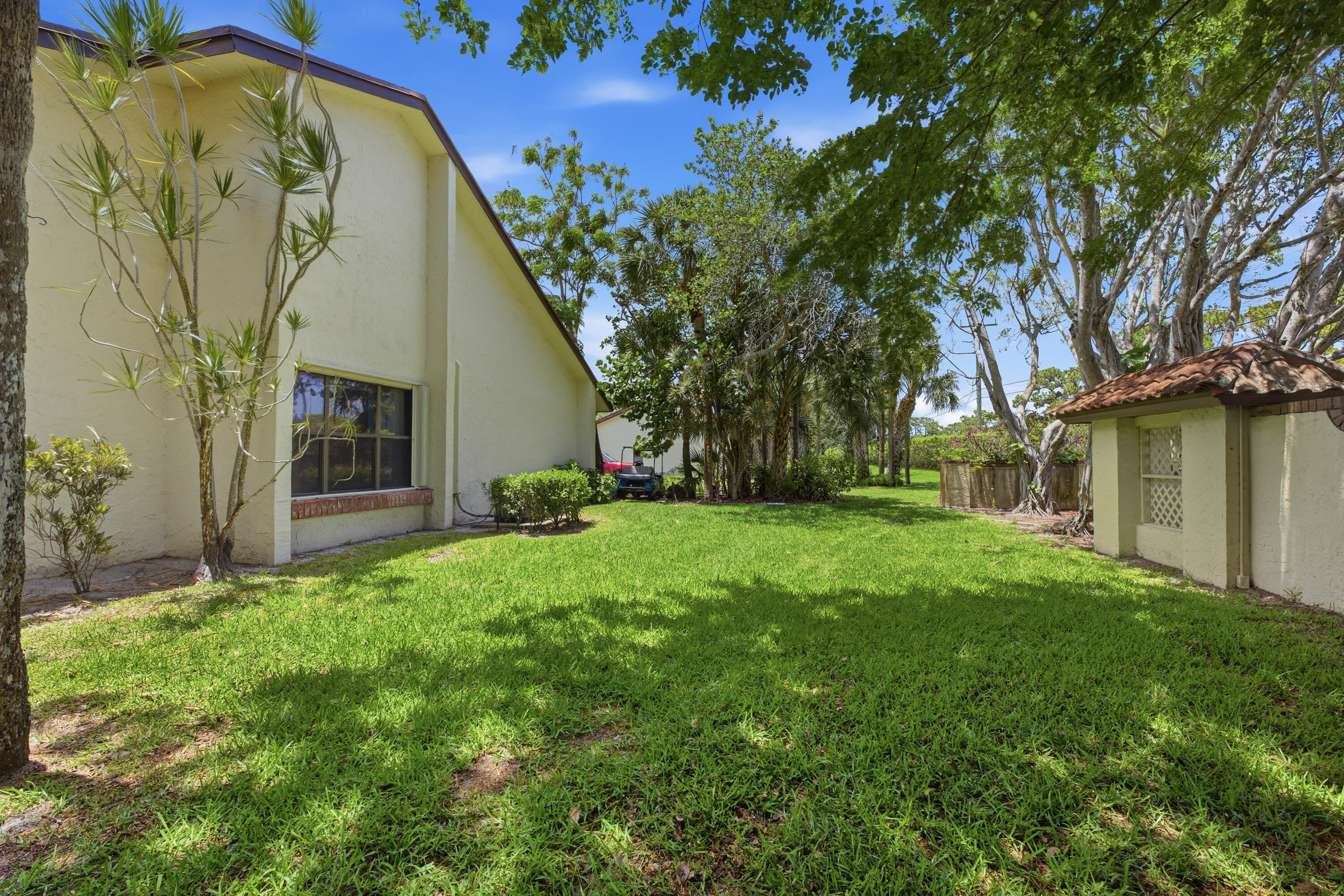MEED RACQUET CLUB 4 - Residential