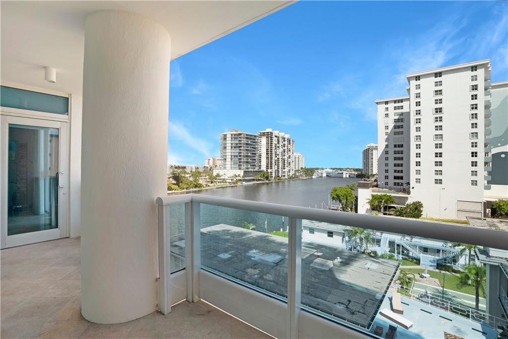 La Rive - Residential