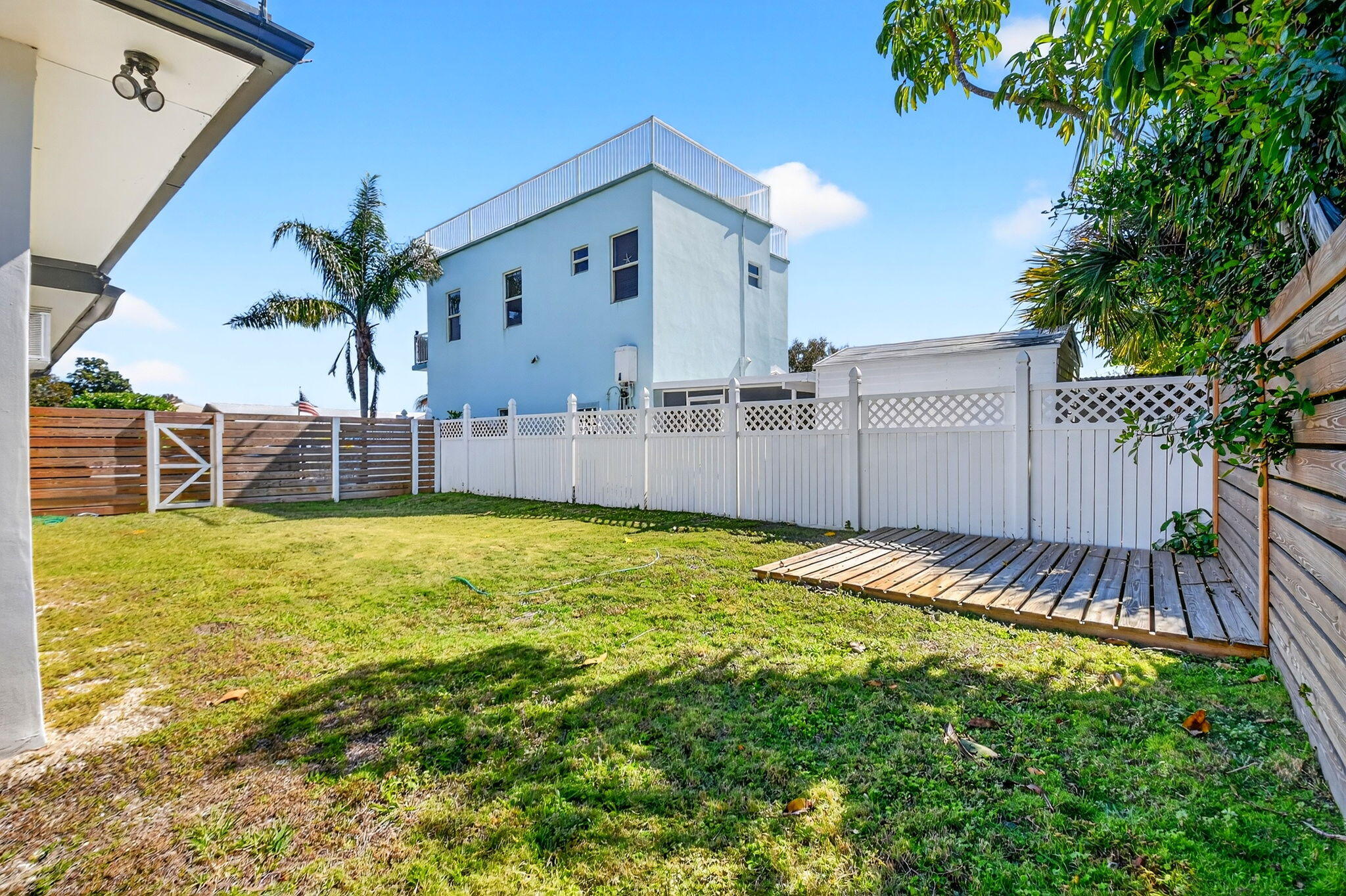 RIVIERA SHORES - Residential