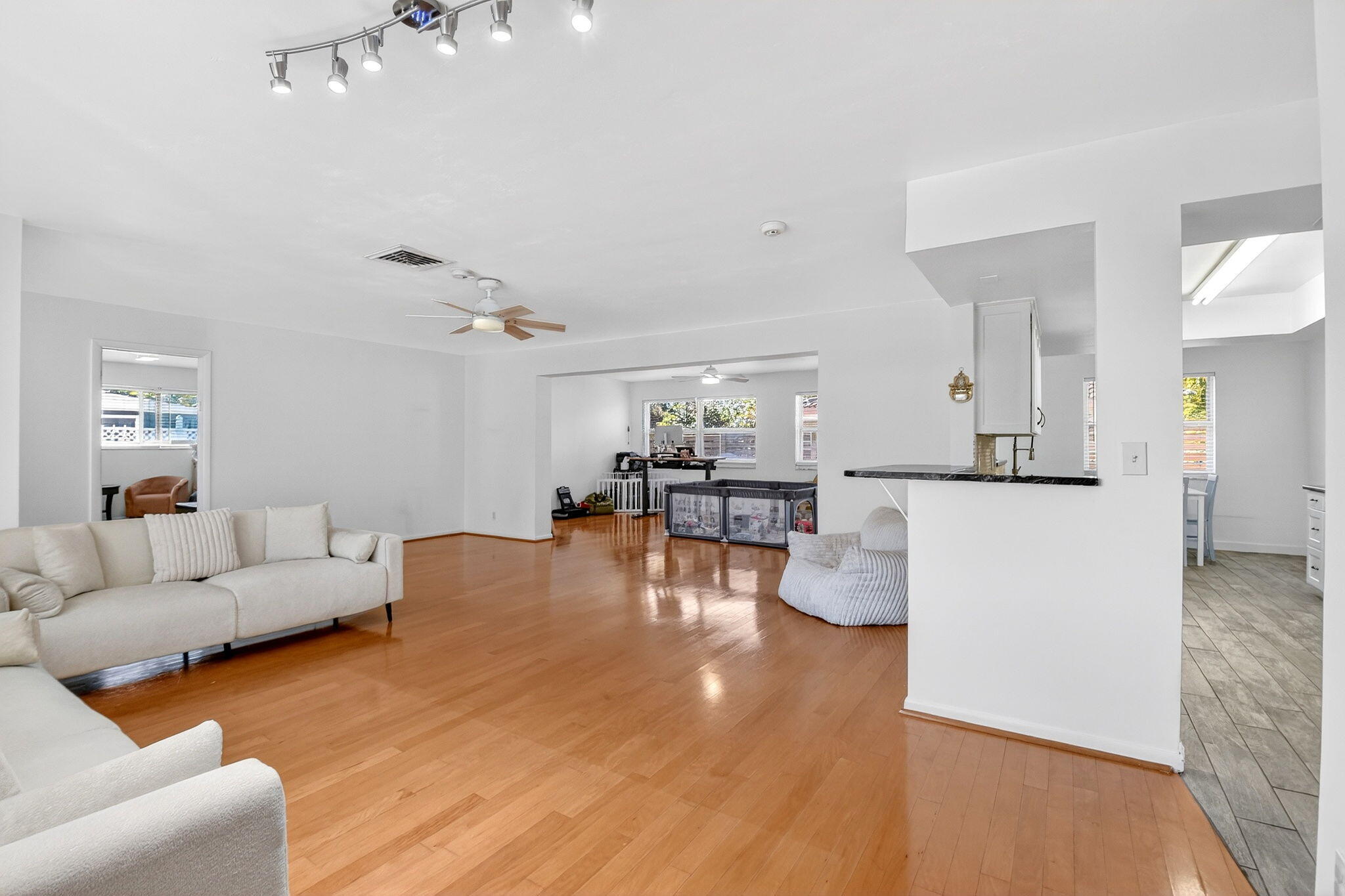 RIVIERA SHORES - Residential