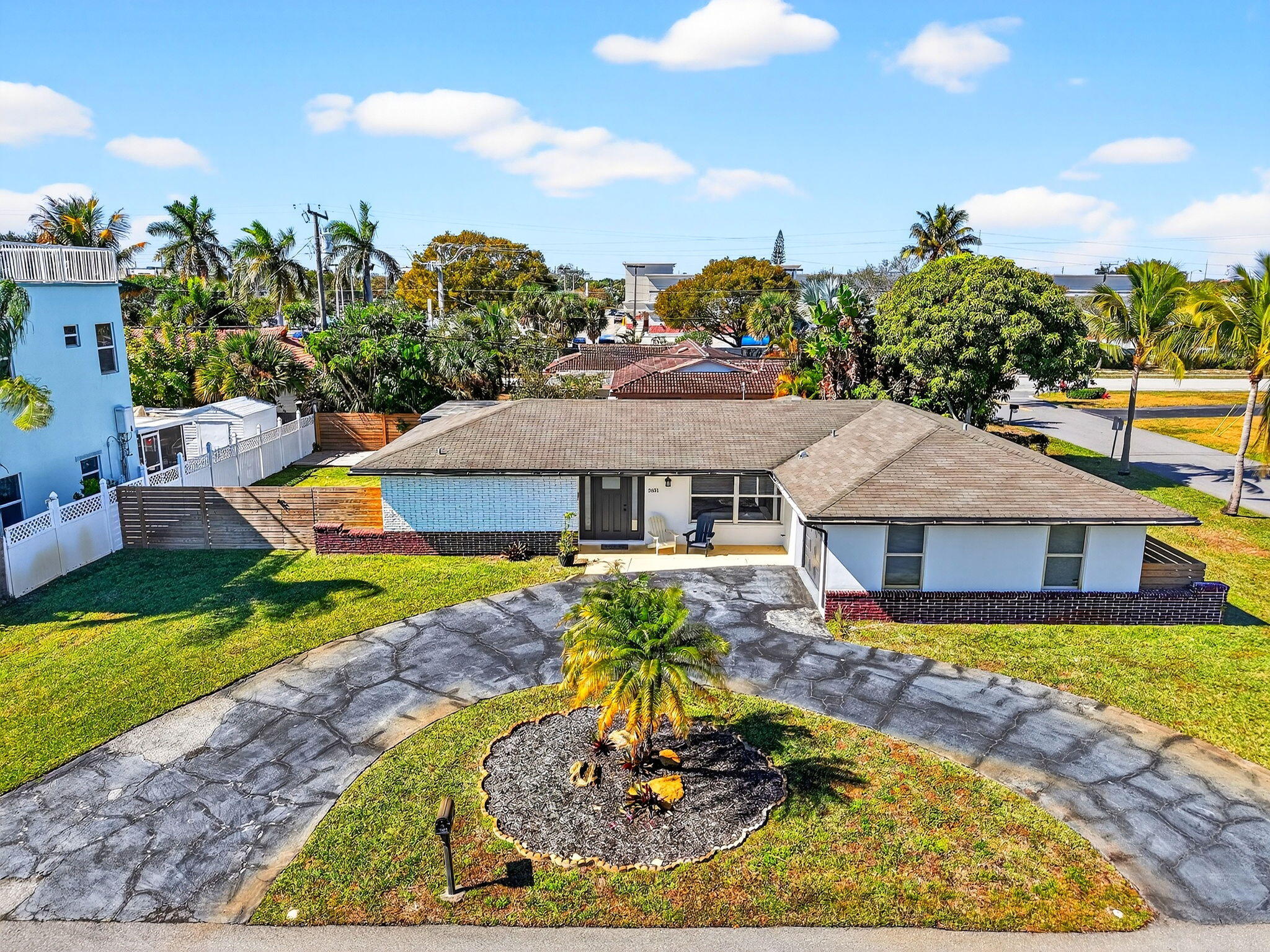 RIVIERA SHORES - Residential