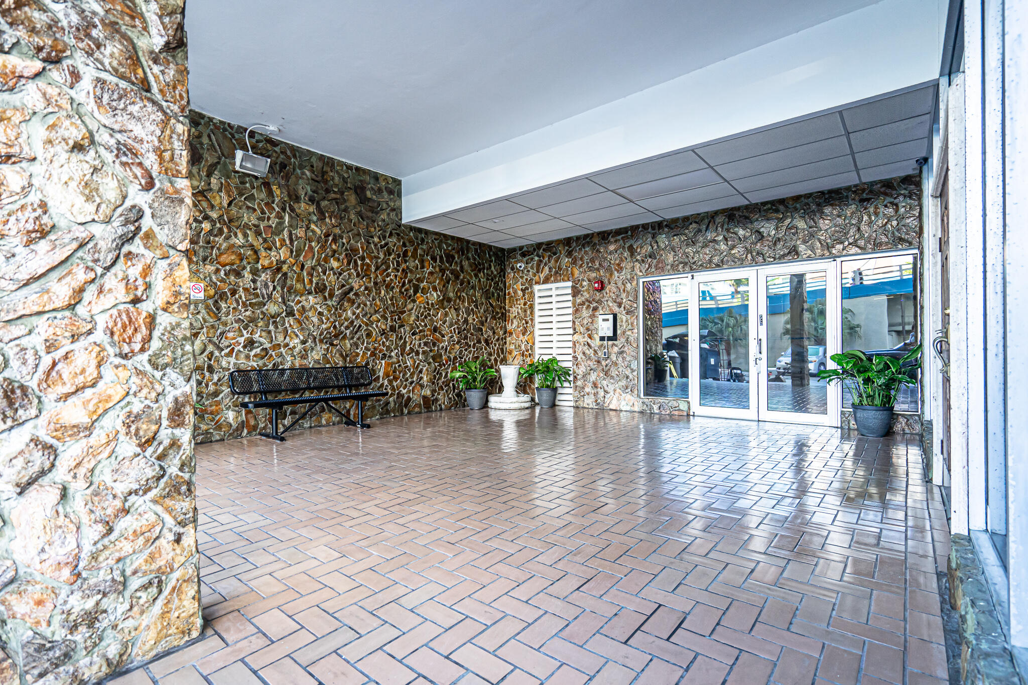 IMPERIAL TOWERS NORTH CONDO - Residential Lease