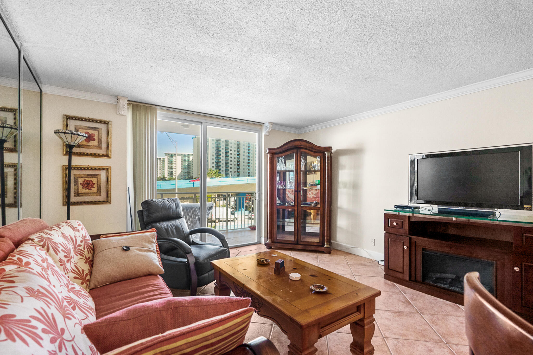 IMPERIAL TOWERS NORTH CONDO - Residential Lease