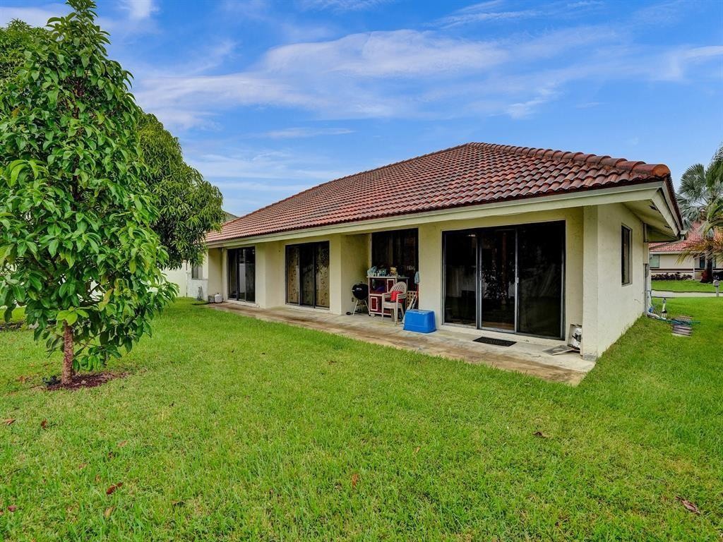 Banyan Club 87-37 B - Residential