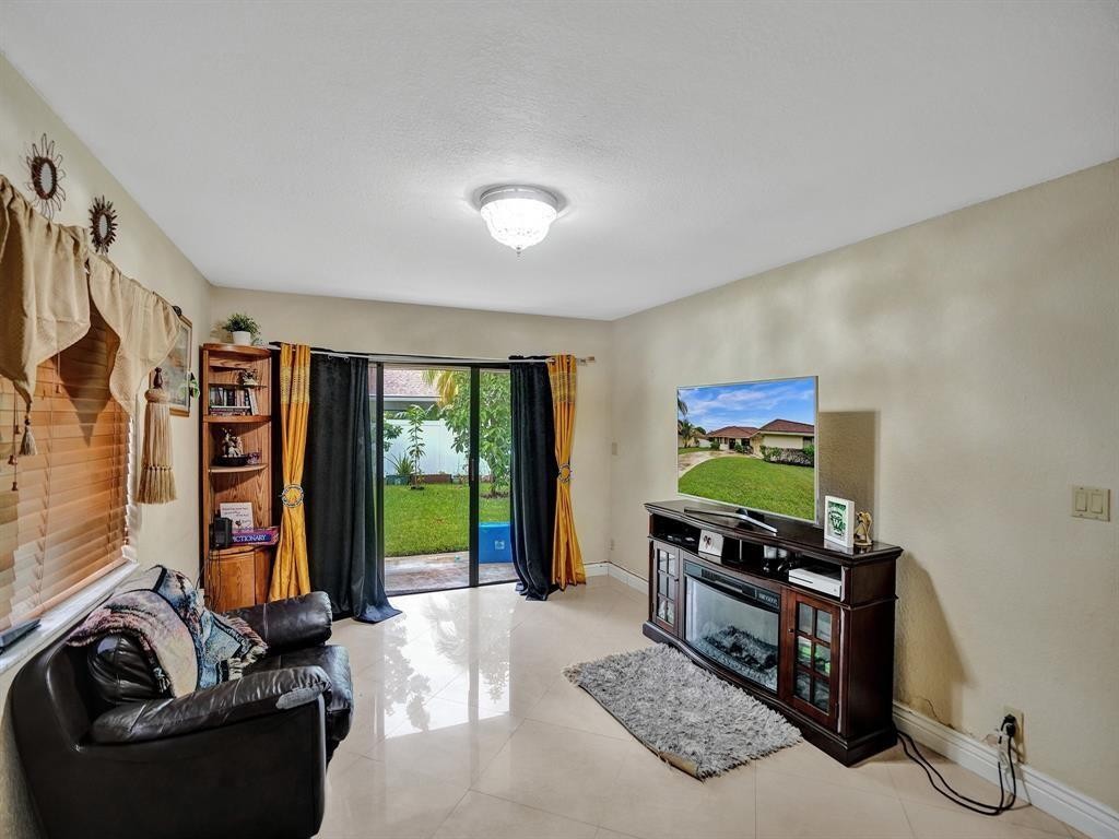 Banyan Club 87-37 B - Residential