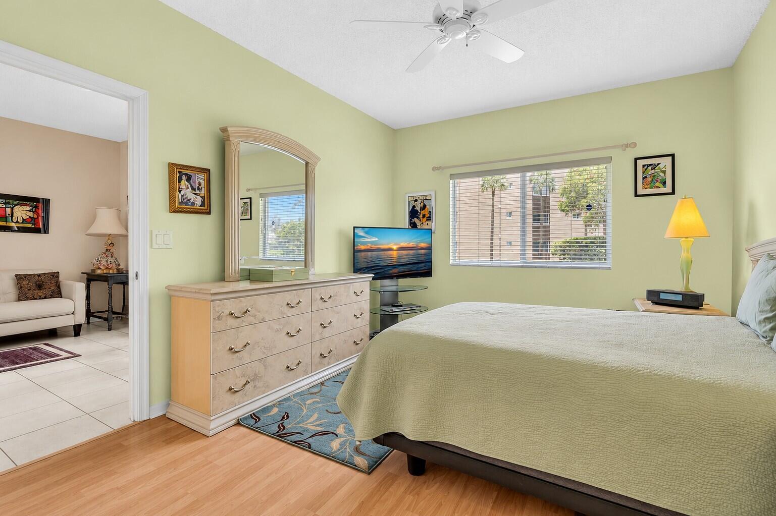 SOUTHAMPTON CONDOMINIUM - Residential
