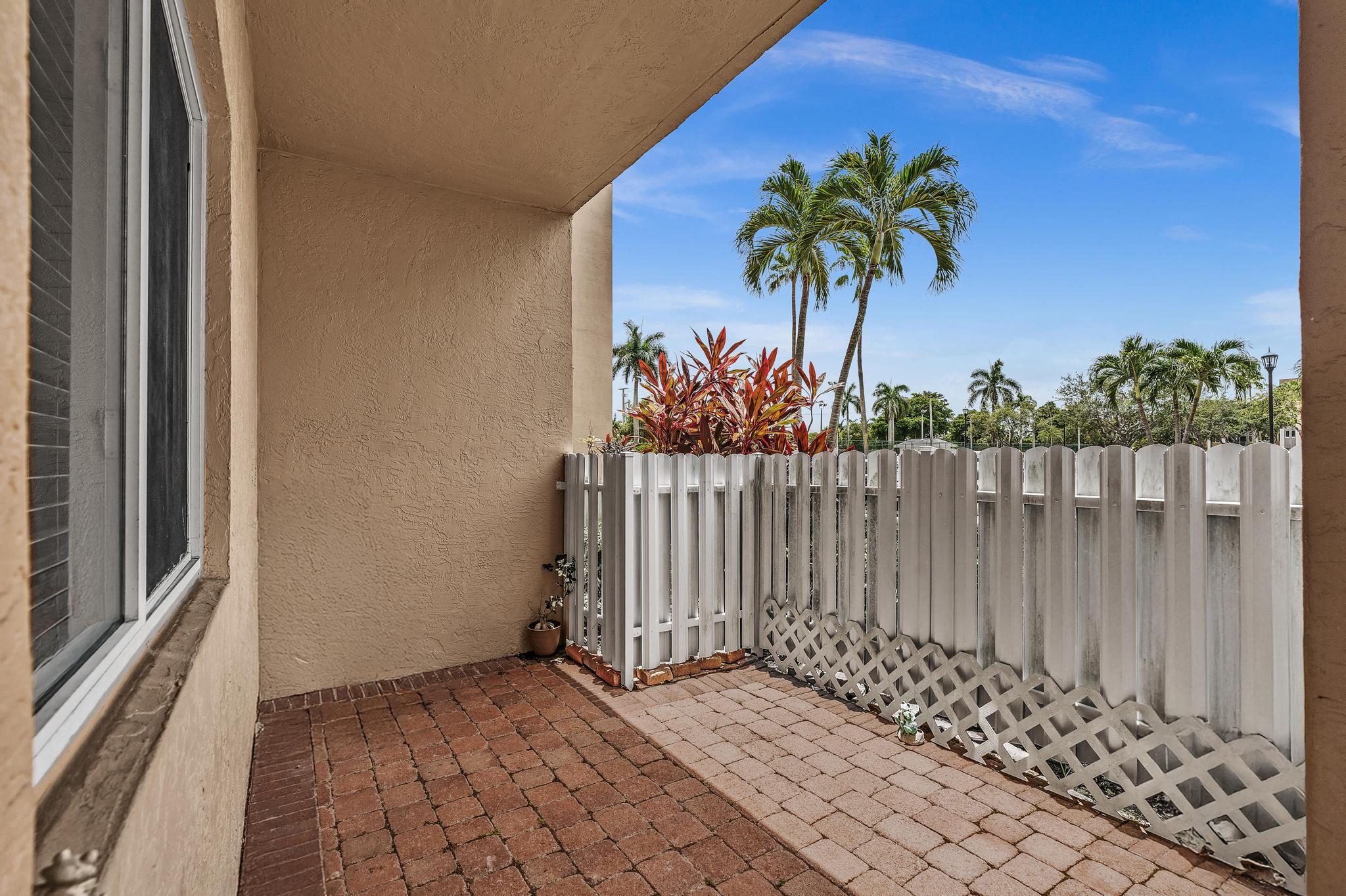 SOUTHAMPTON CONDOMINIUM - Residential