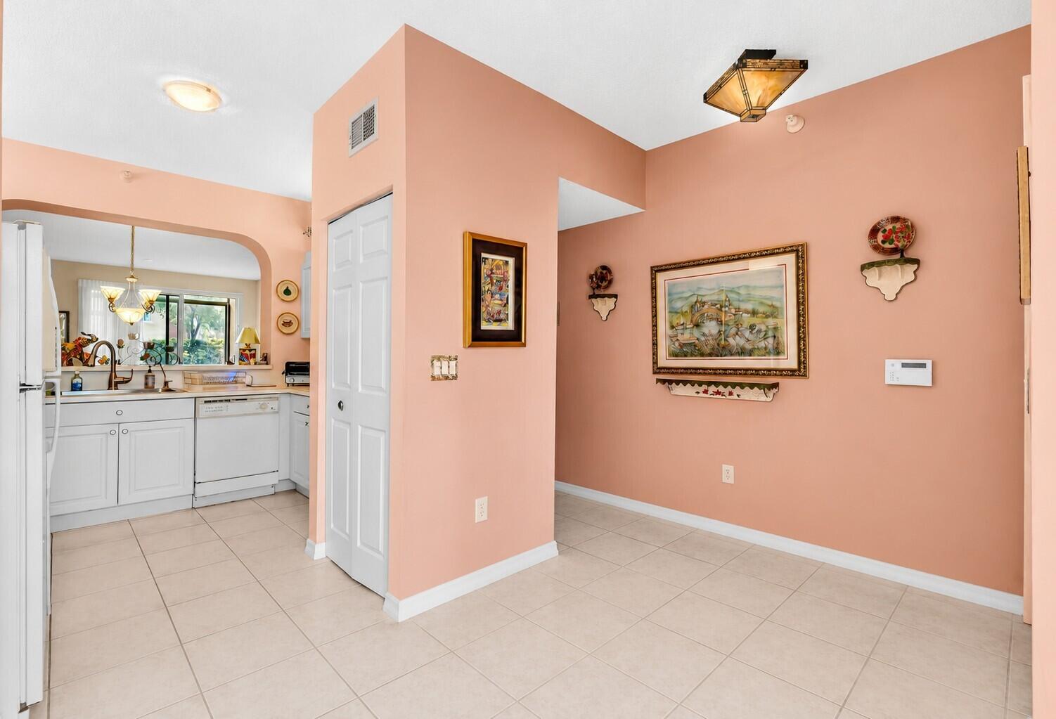 SOUTHAMPTON CONDOMINIUM - Residential
