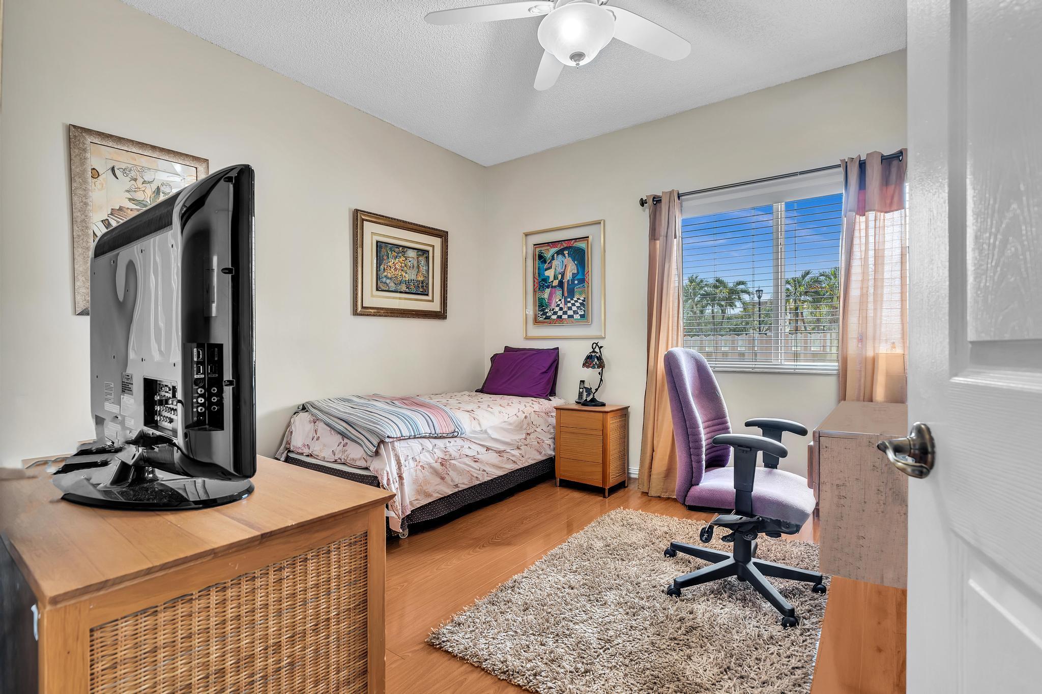 SOUTHAMPTON CONDOMINIUM - Residential